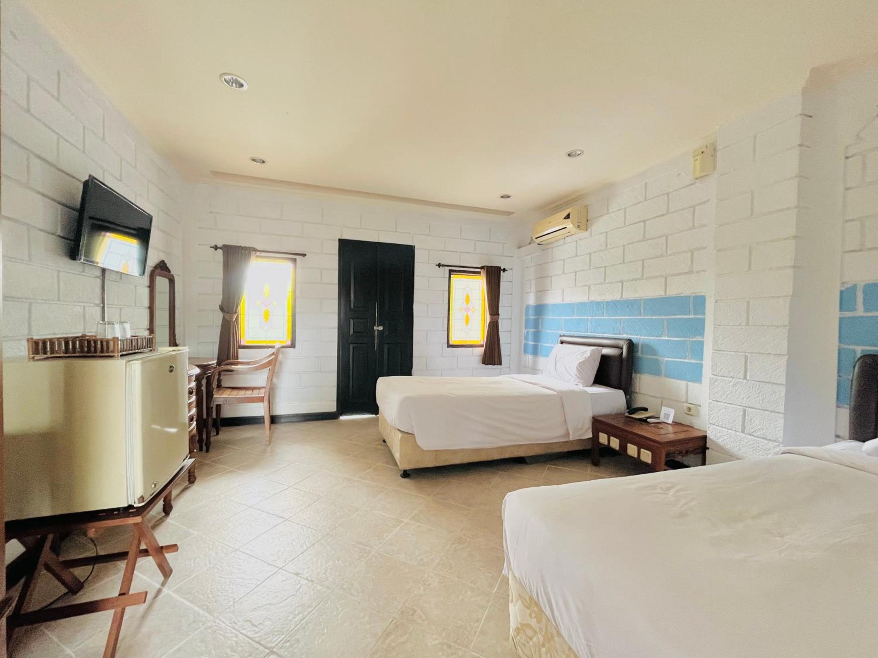 Deluxe Twin Room - Photo 8