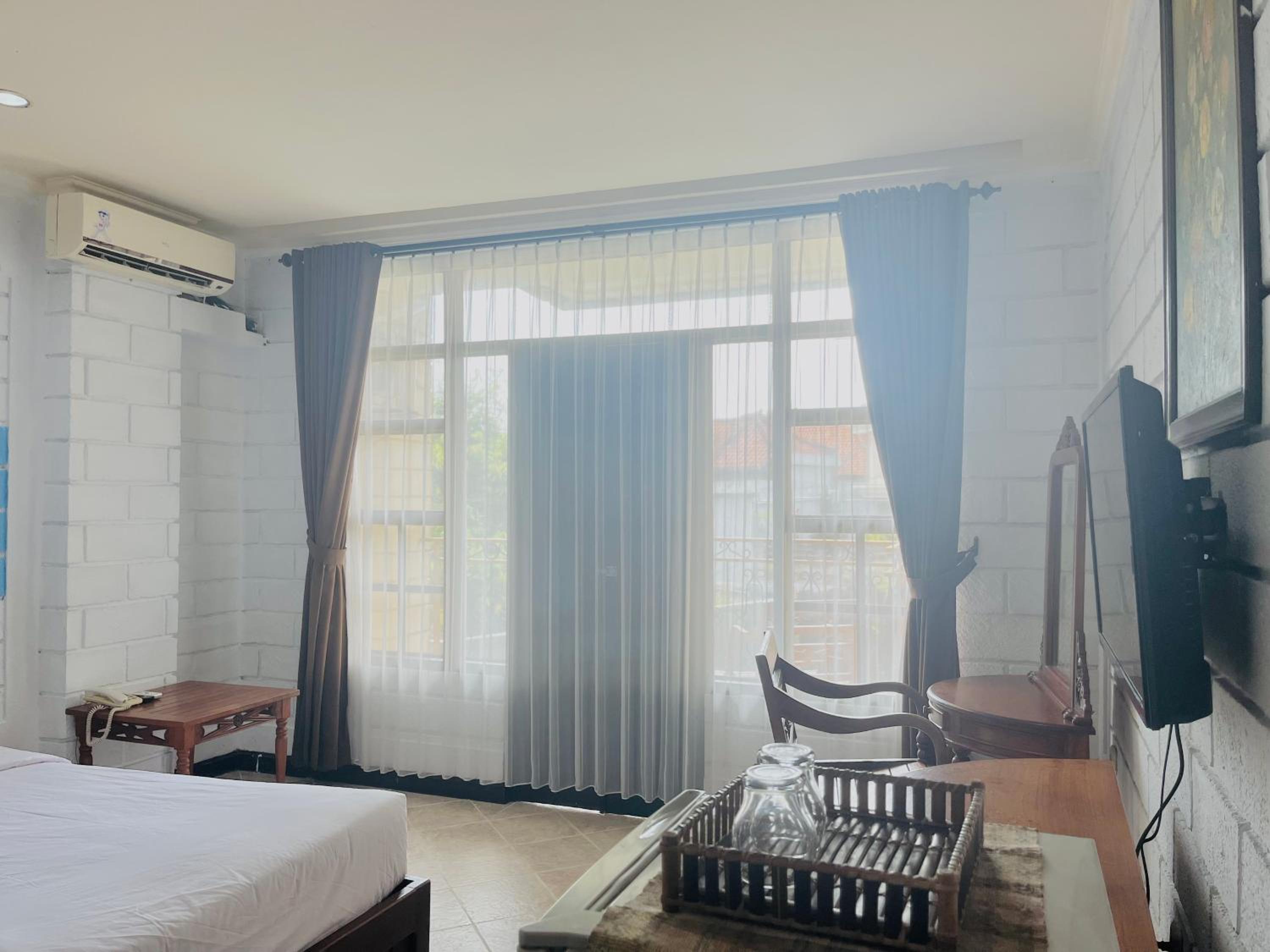 Deluxe Double Room with Balcony - Photo 3