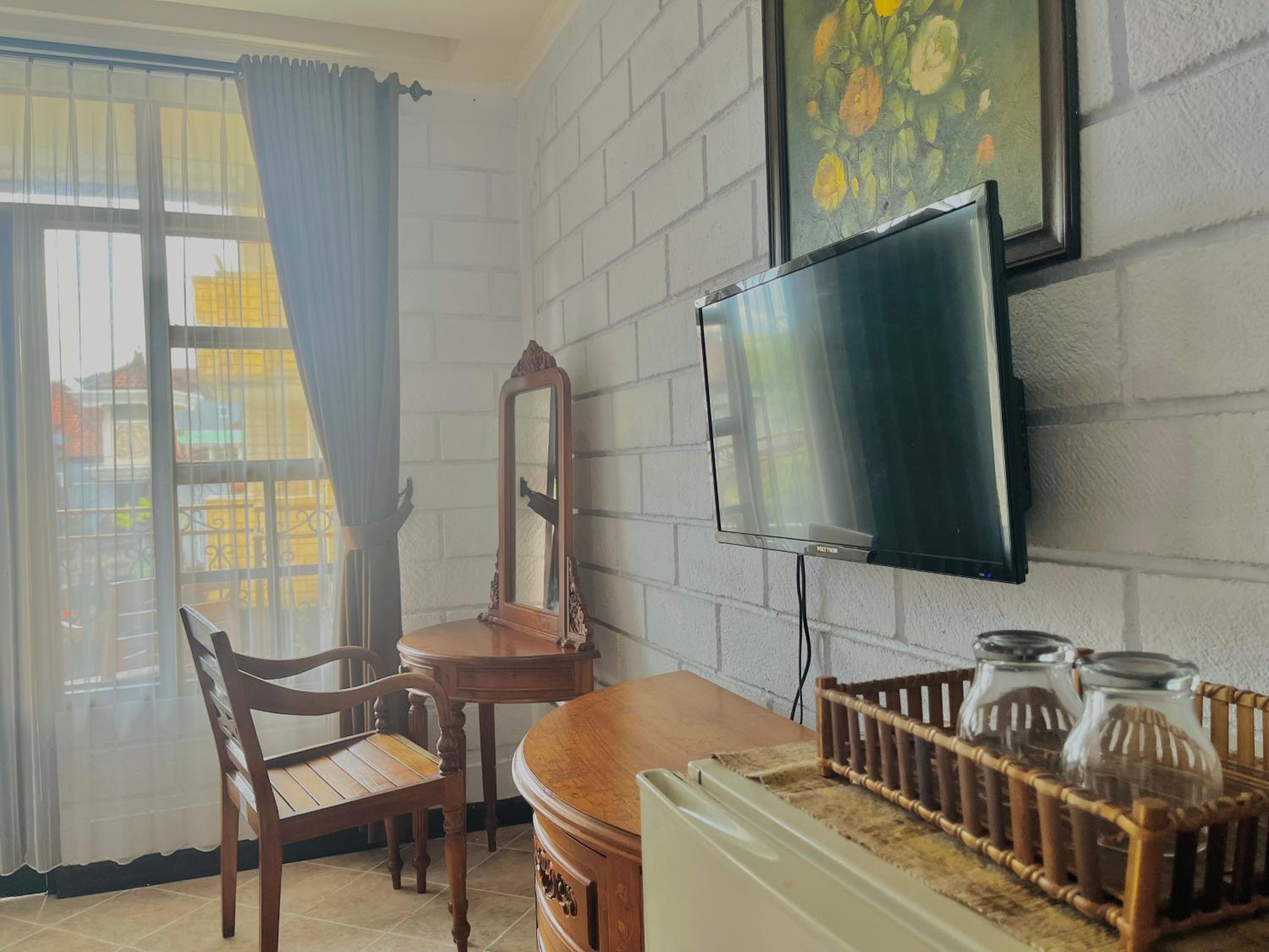 Deluxe Double Room with Balcony - Photo 5