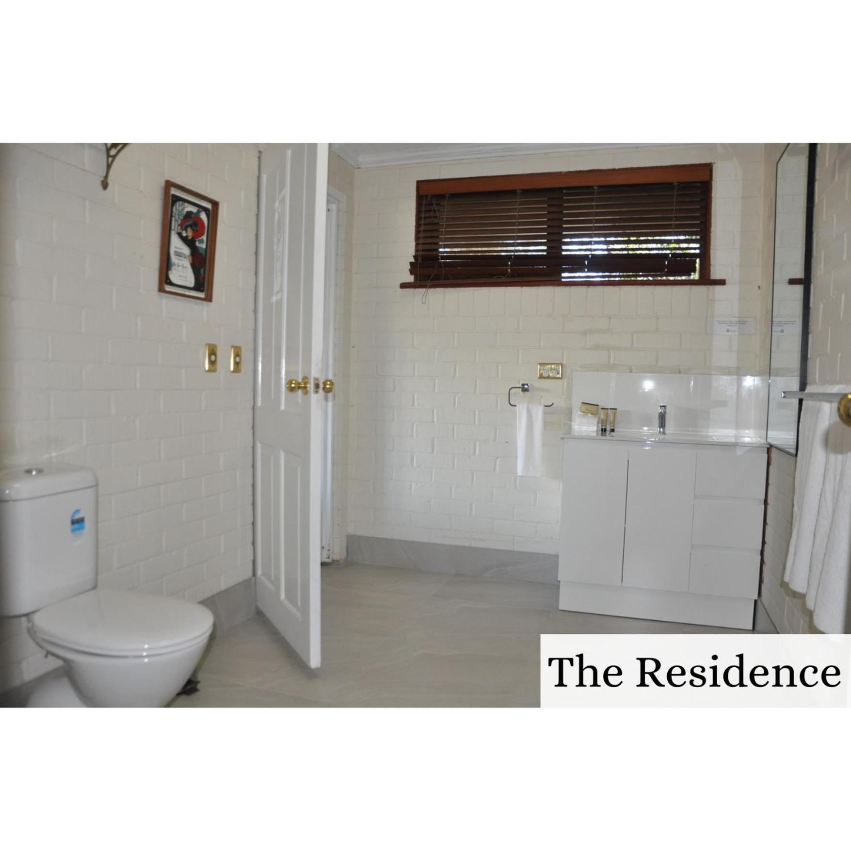 Four-Bedroom House - Photo 12
