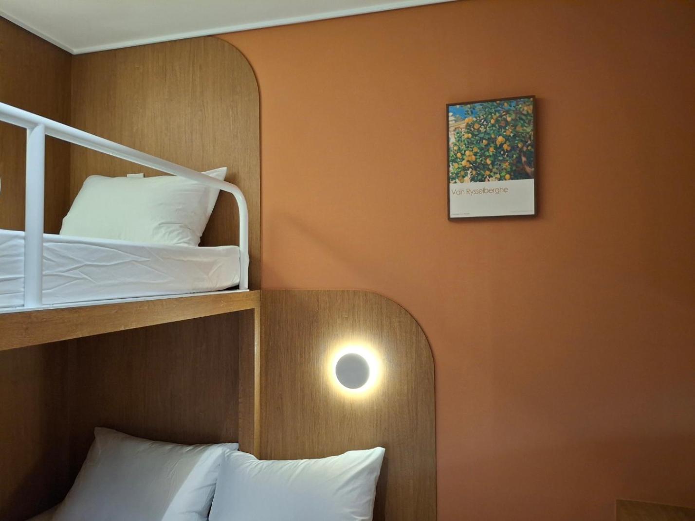 Triple Room with Private Bathroom - Photo 4