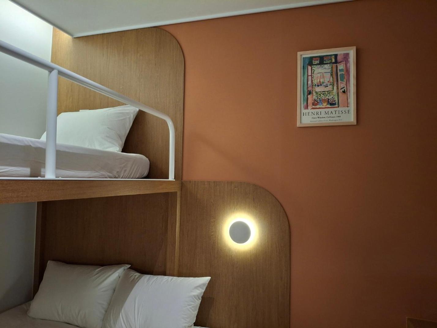 Triple Room with Private Bathroom - Photo 8
