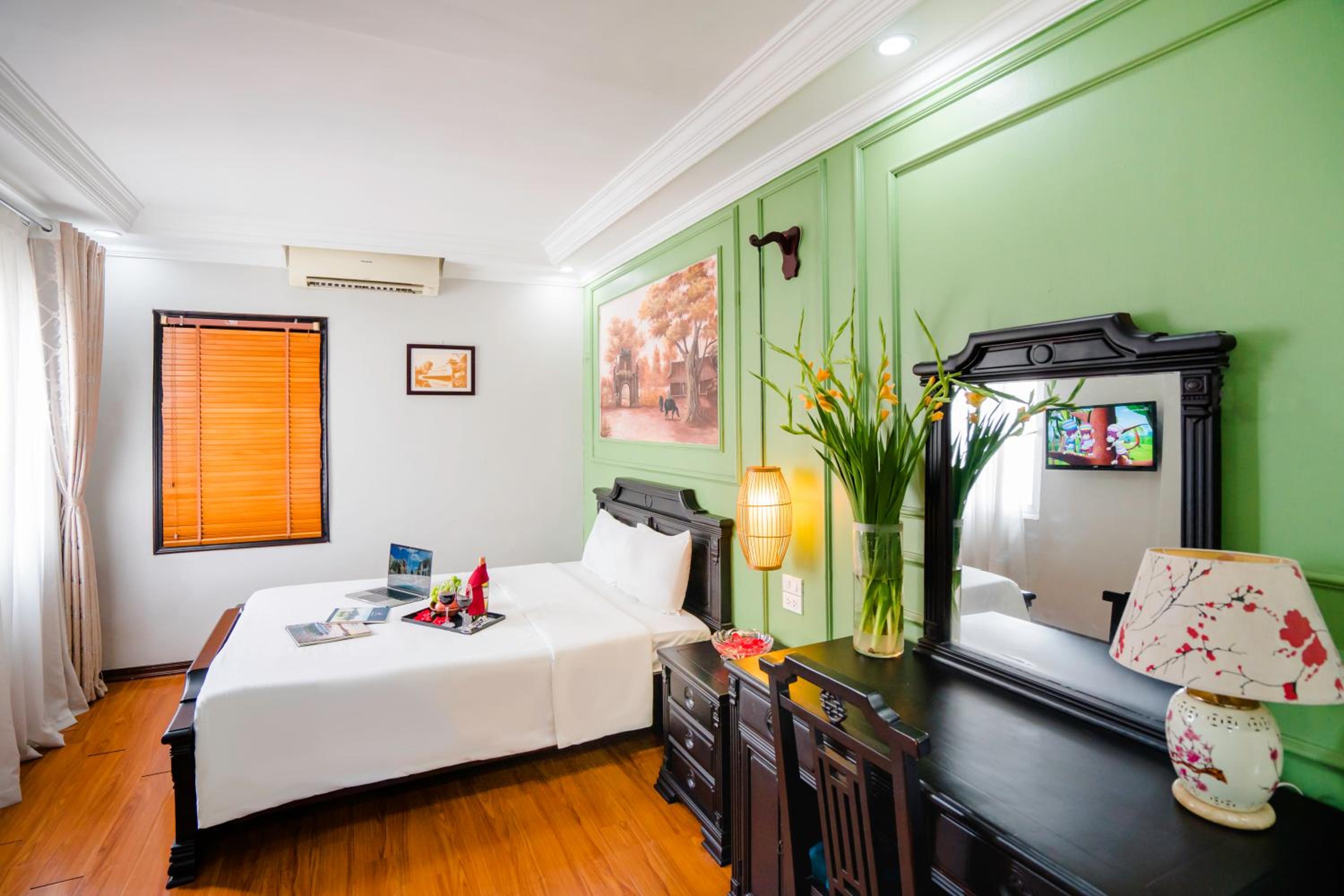 Deluxe Double Or Twin Room With City View