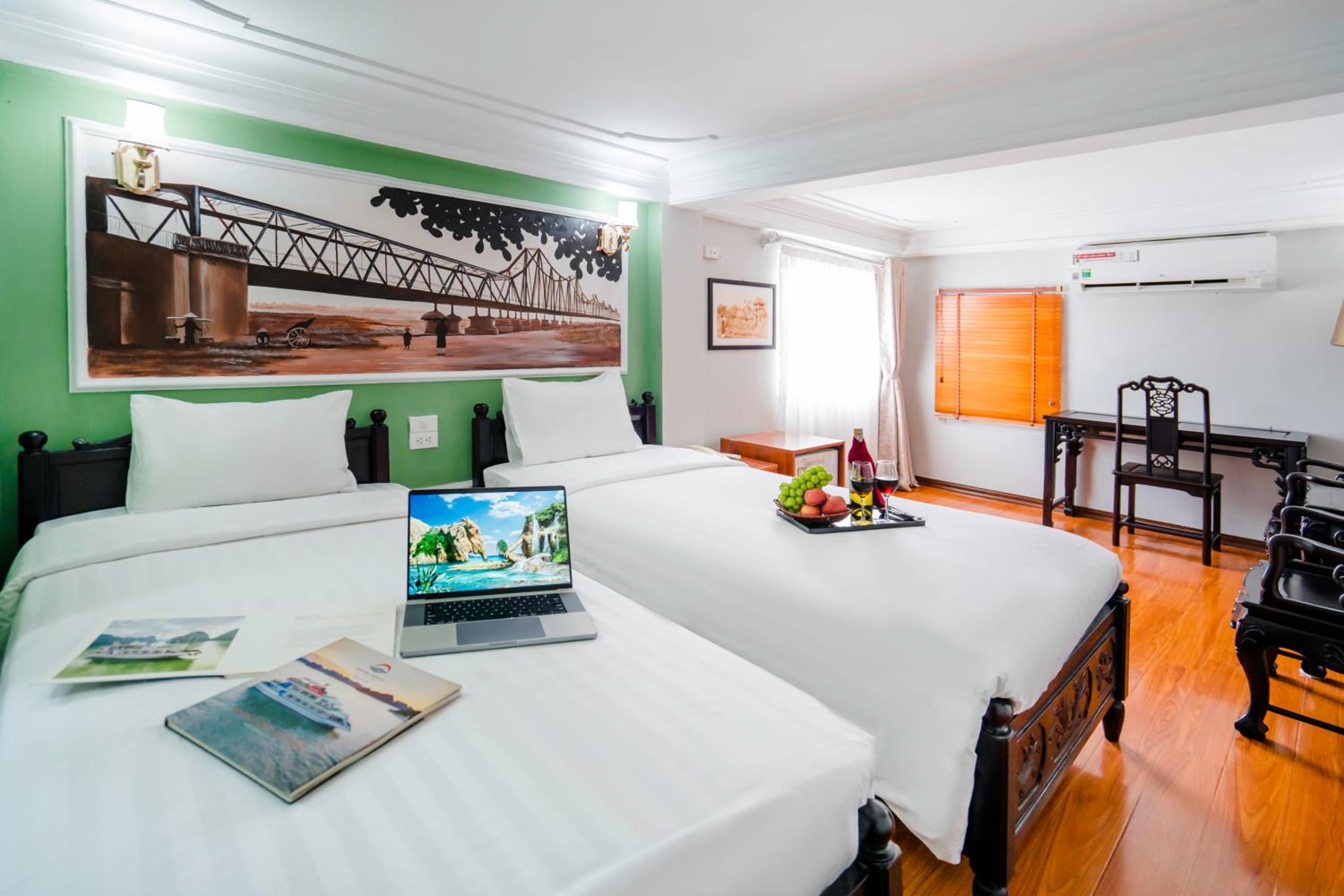 Deluxe Double Or Twin Room With City View thumbnail 5