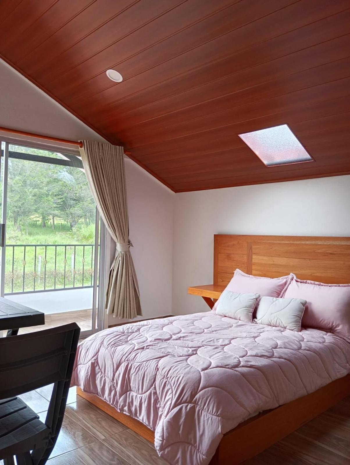 Double Room With Shared Bathroom photo 1