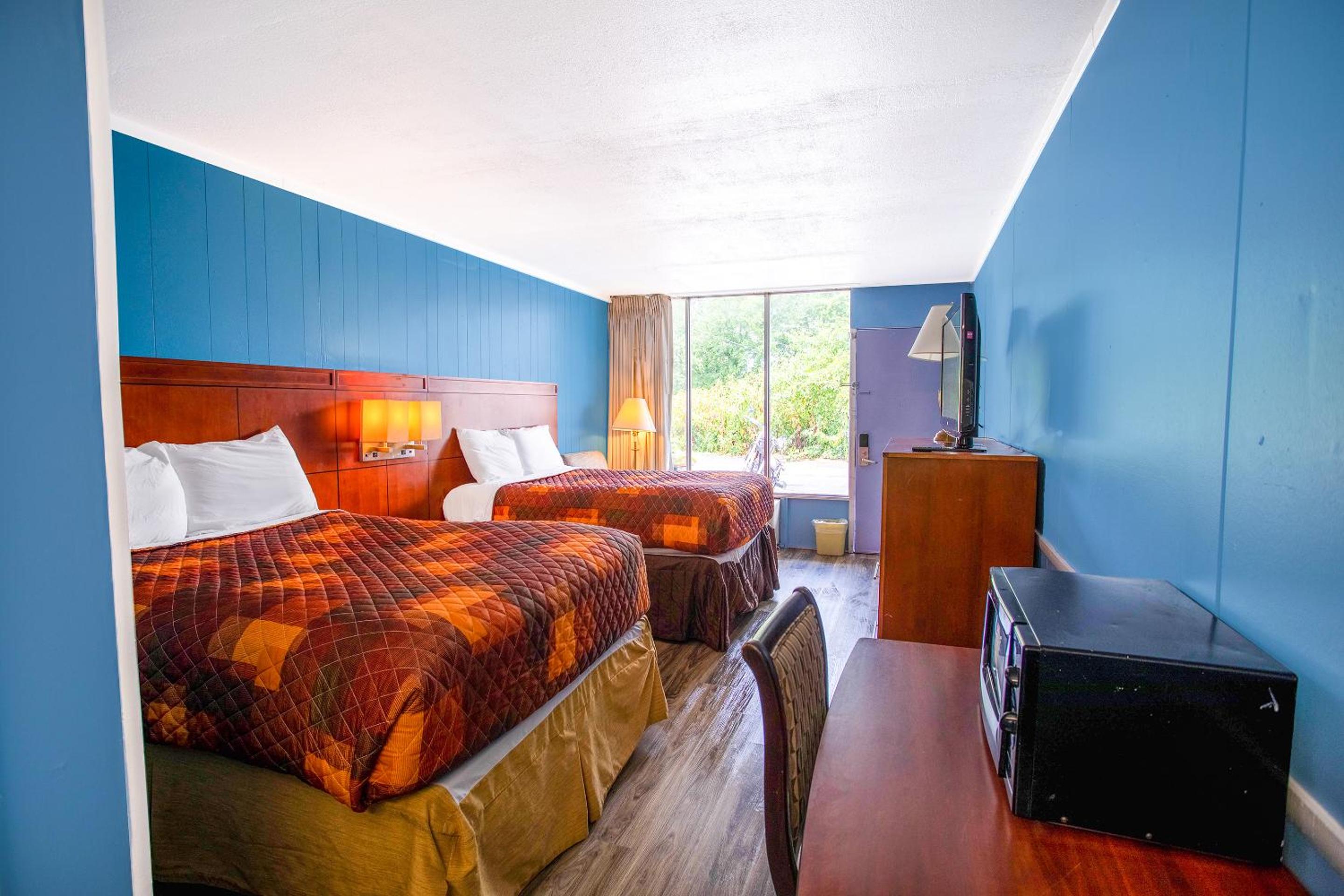 Double Room with Two Double Beds Smoking - Photo 1
