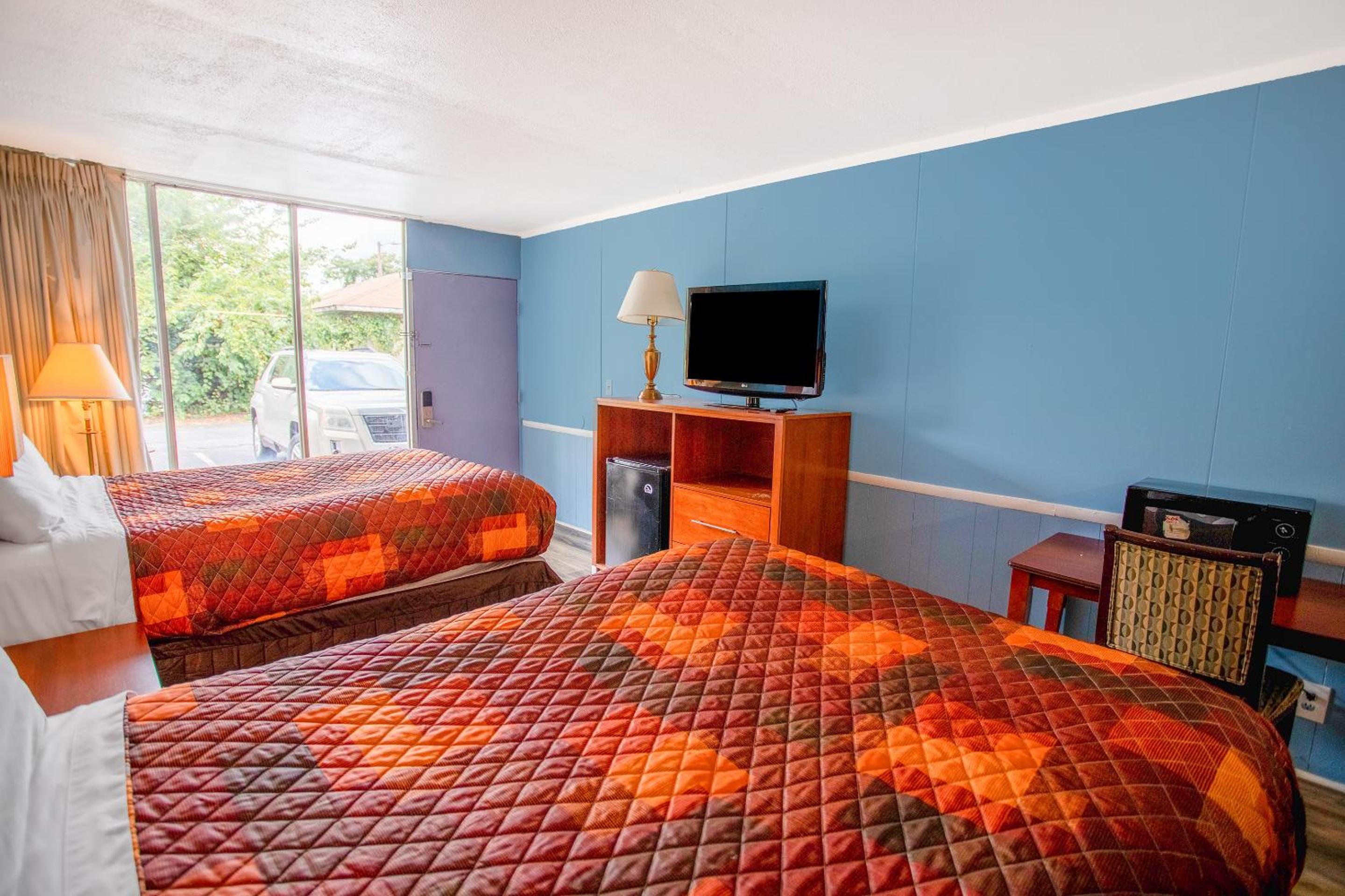 Double Room with Two Double Beds Smoking - Photo 5