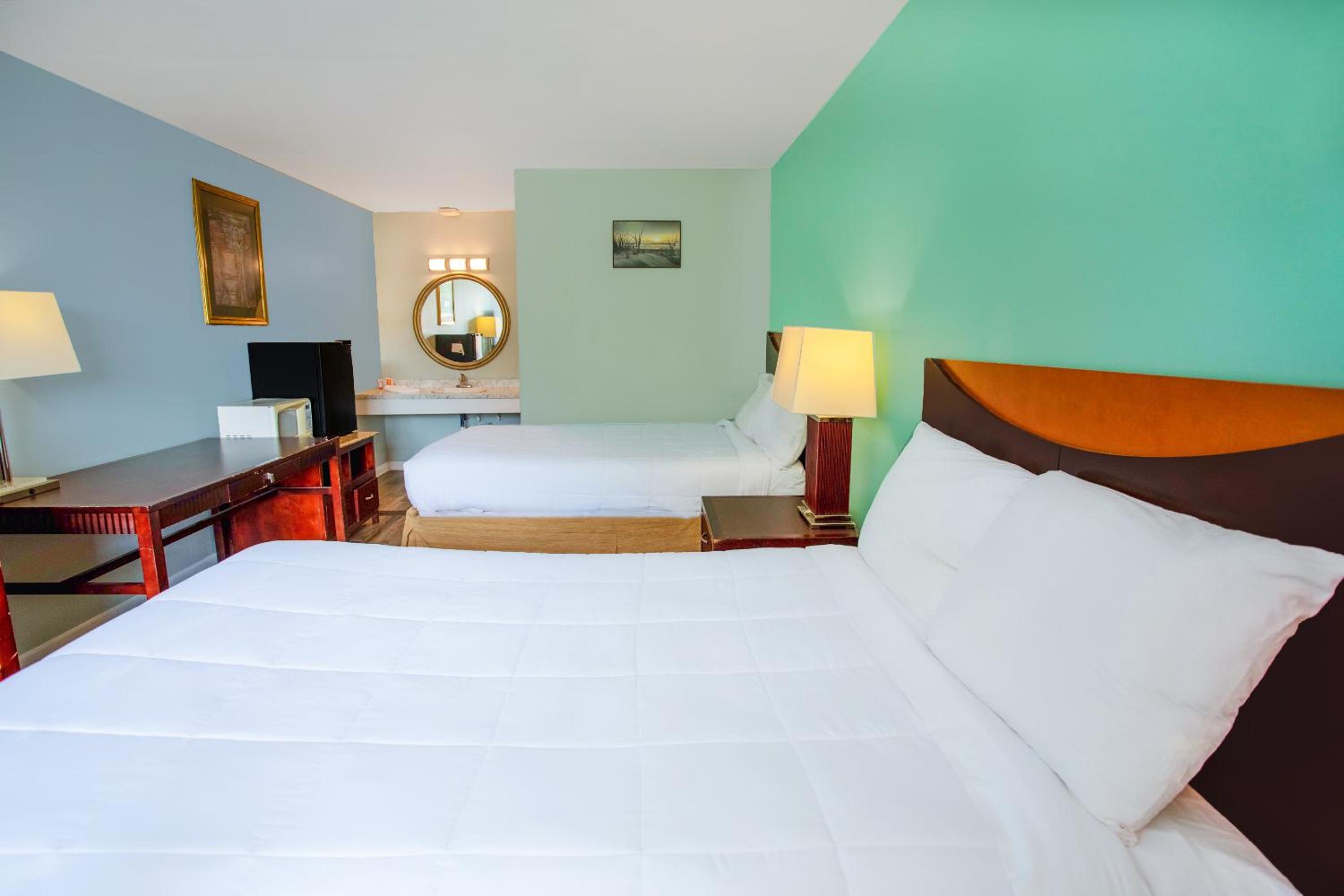Double Room with Two Double Beds - Photo 1