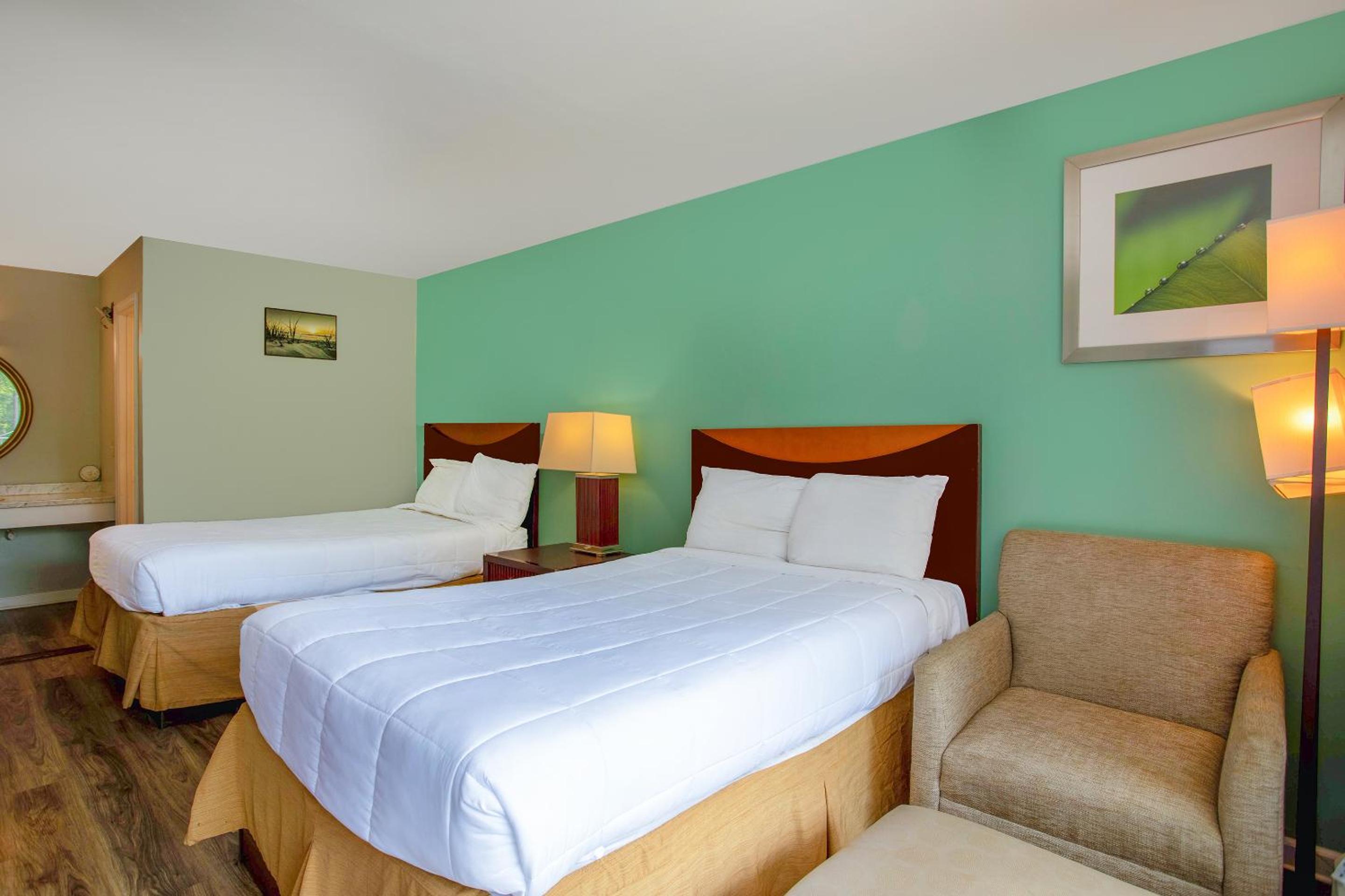 Double Room with Two Double Beds - Photo 3