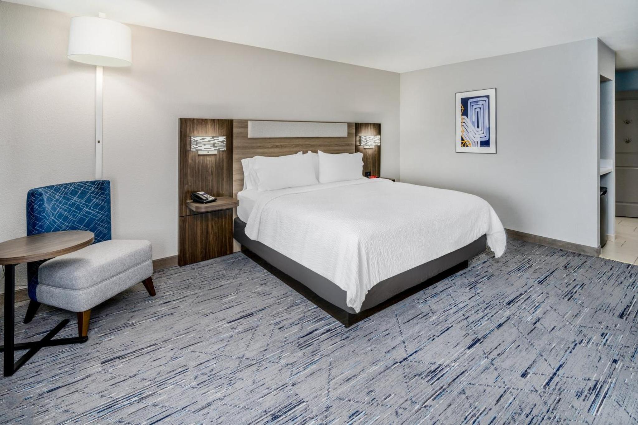 Standard King Room with Accessible Tub - Mobility Access photo 1