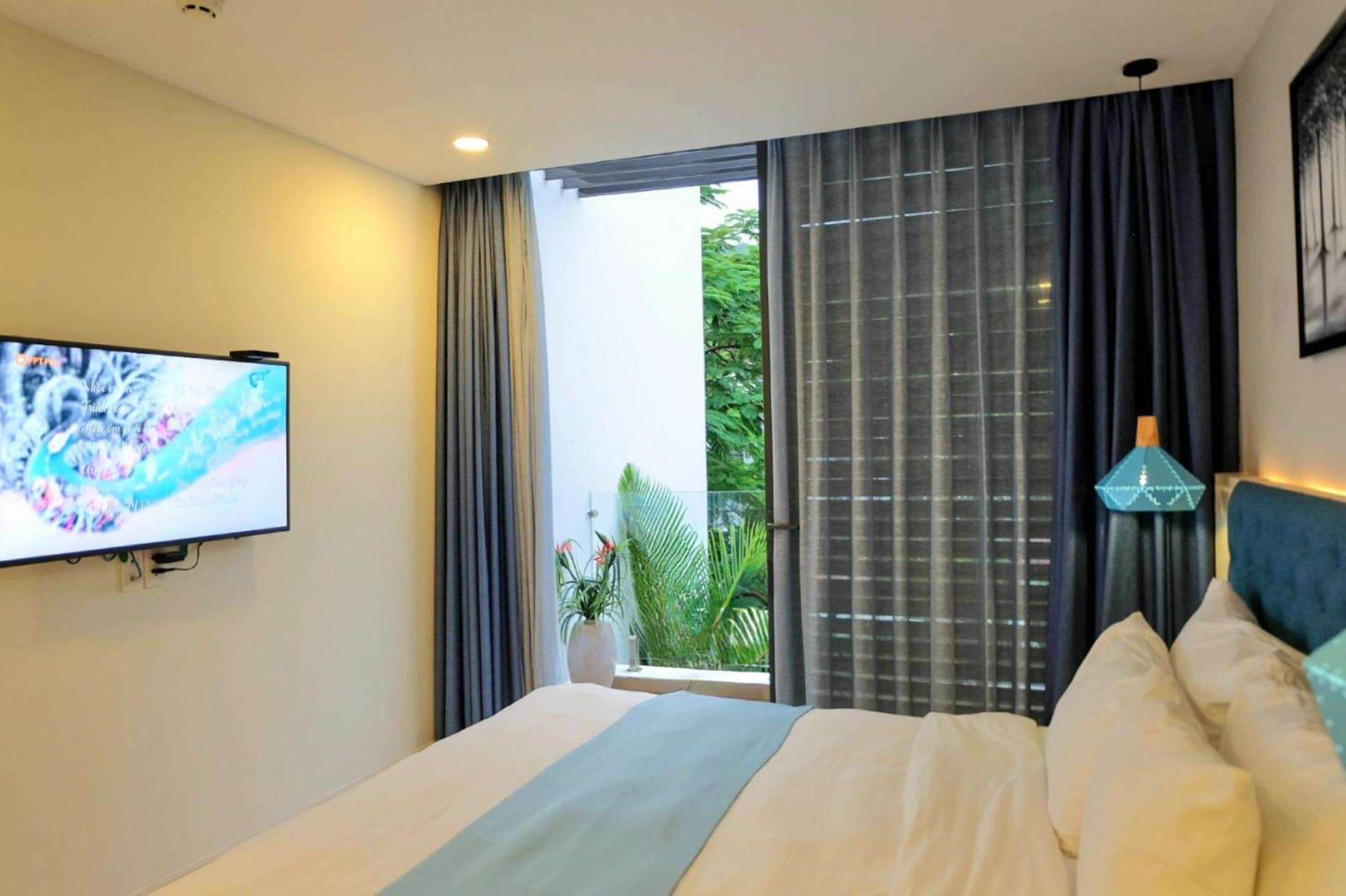 Queen Room with Balcony photo 1