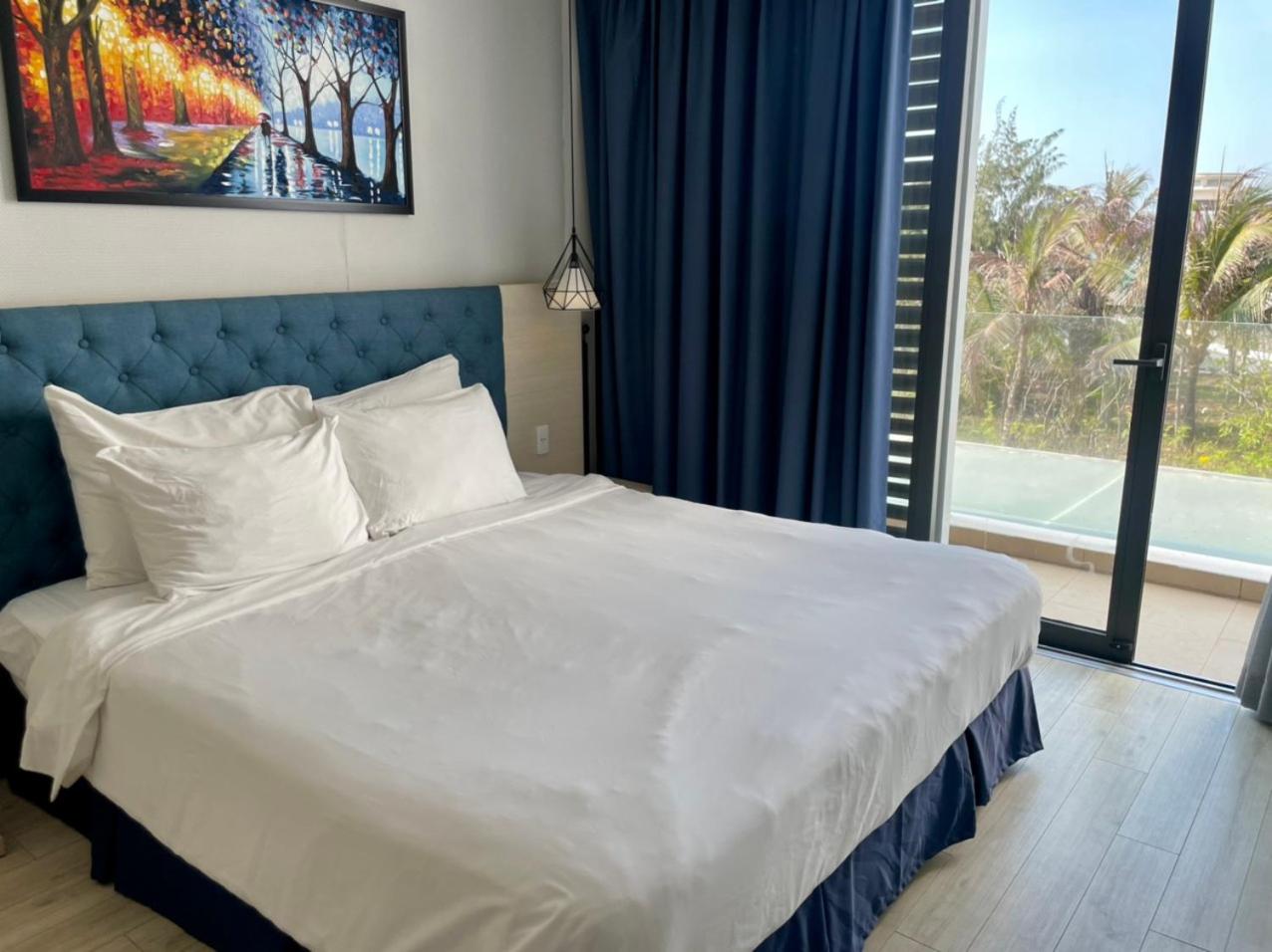 Queen Room with Balcony photo 3