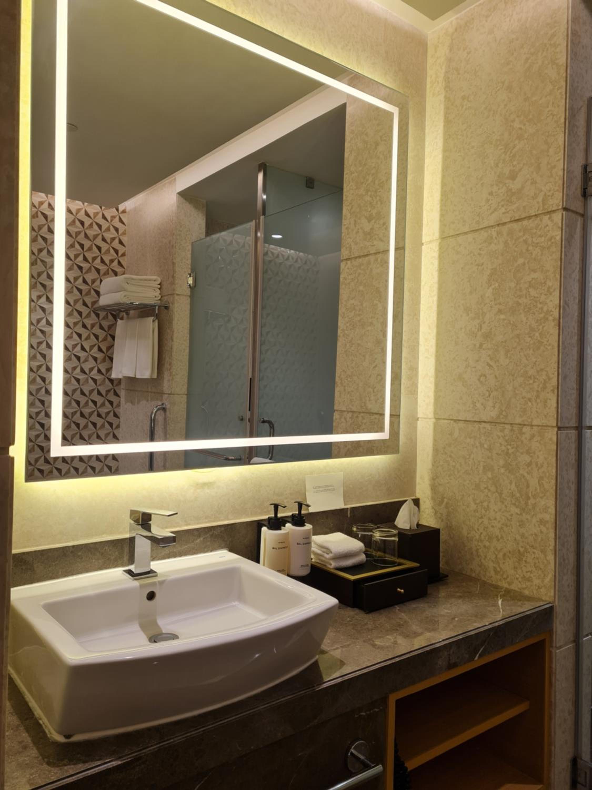 Standard King Room with Outdoor Living Area: 20% off on food,soft beverages, laundry & local transportation(upto 10 km); enjoy 90-min spa at 60mins spa price; BOGO offer on select beverages(5–8 pm) at Connexions Bar