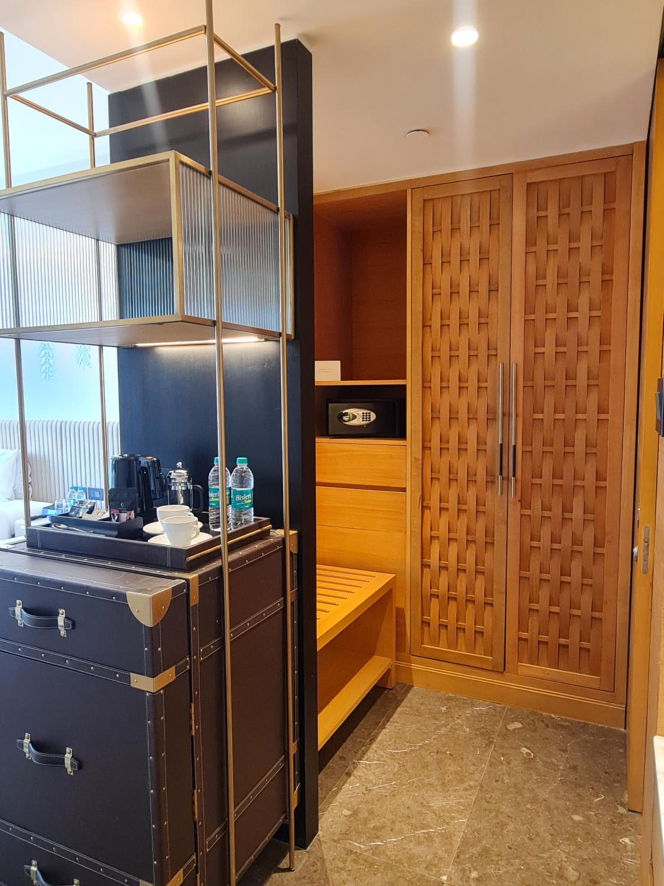 Standard King Room with Outdoor Living Area: 20% off on food,soft beverages, laundry & local transportation(upto 10 km); enjoy 90-min spa at 60mins spa price; BOGO offer on select beverages(5–8 pm) at Connexions Bar;3-course meal at House of Han-T&C apply photo 2