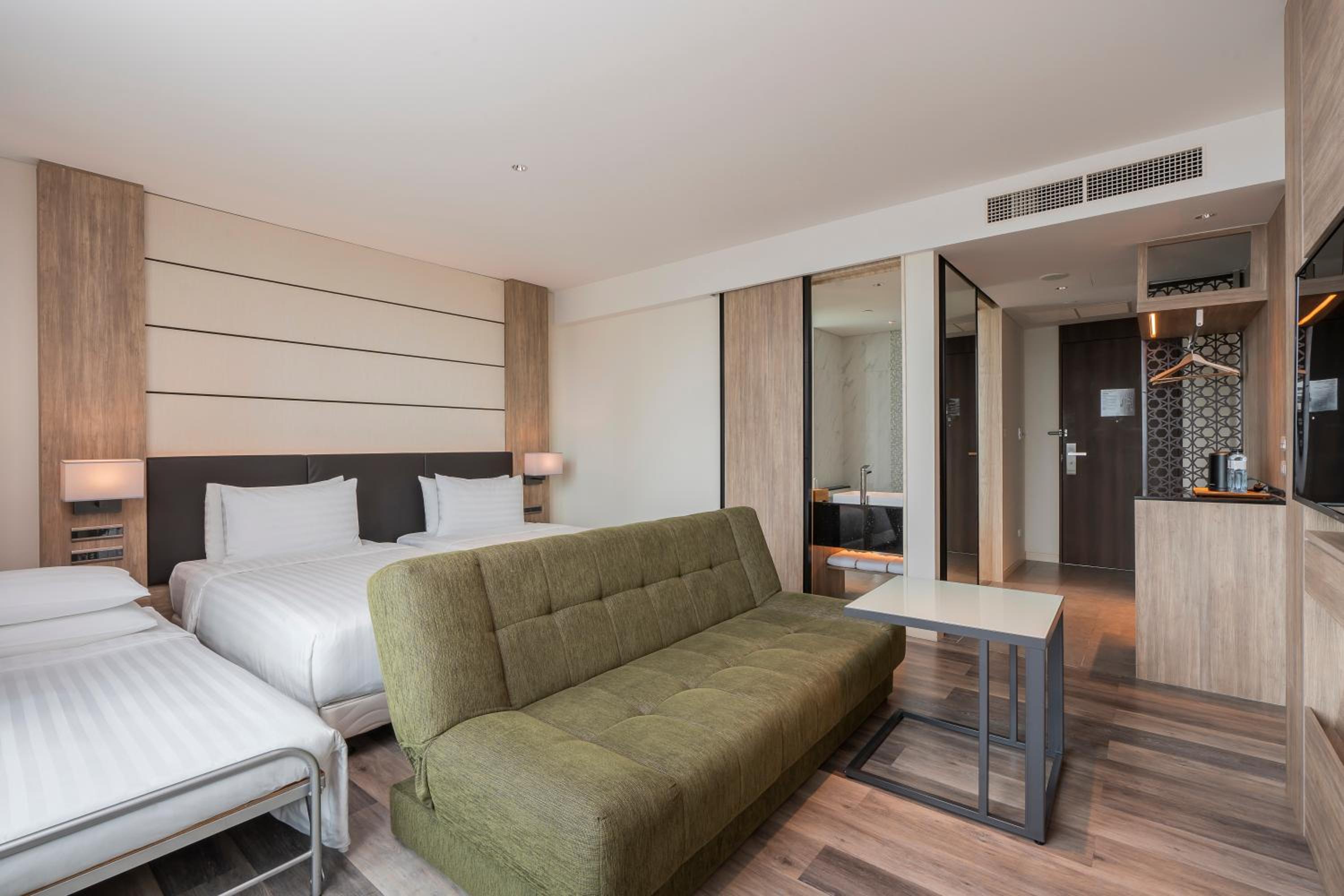 Deluxe Triple Room photo 2