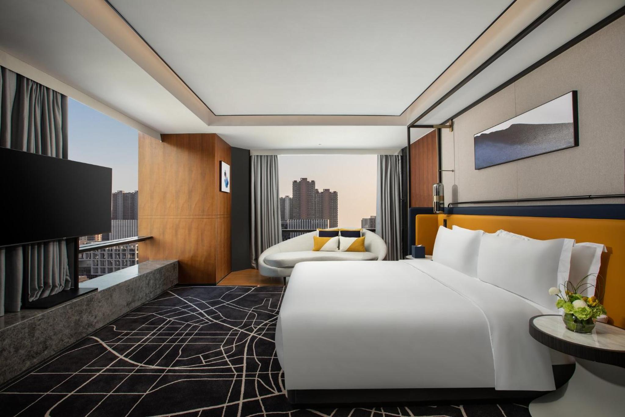 One-Bedroom Suite with City View photo 2