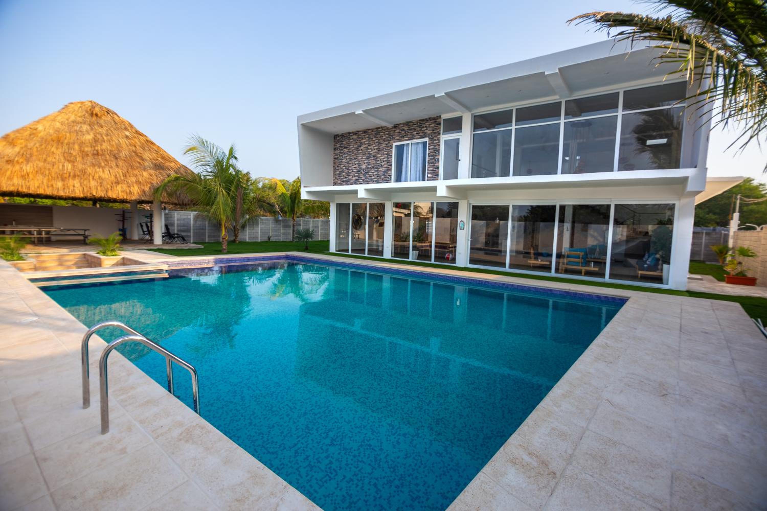 Five-Bedroom House photo 1