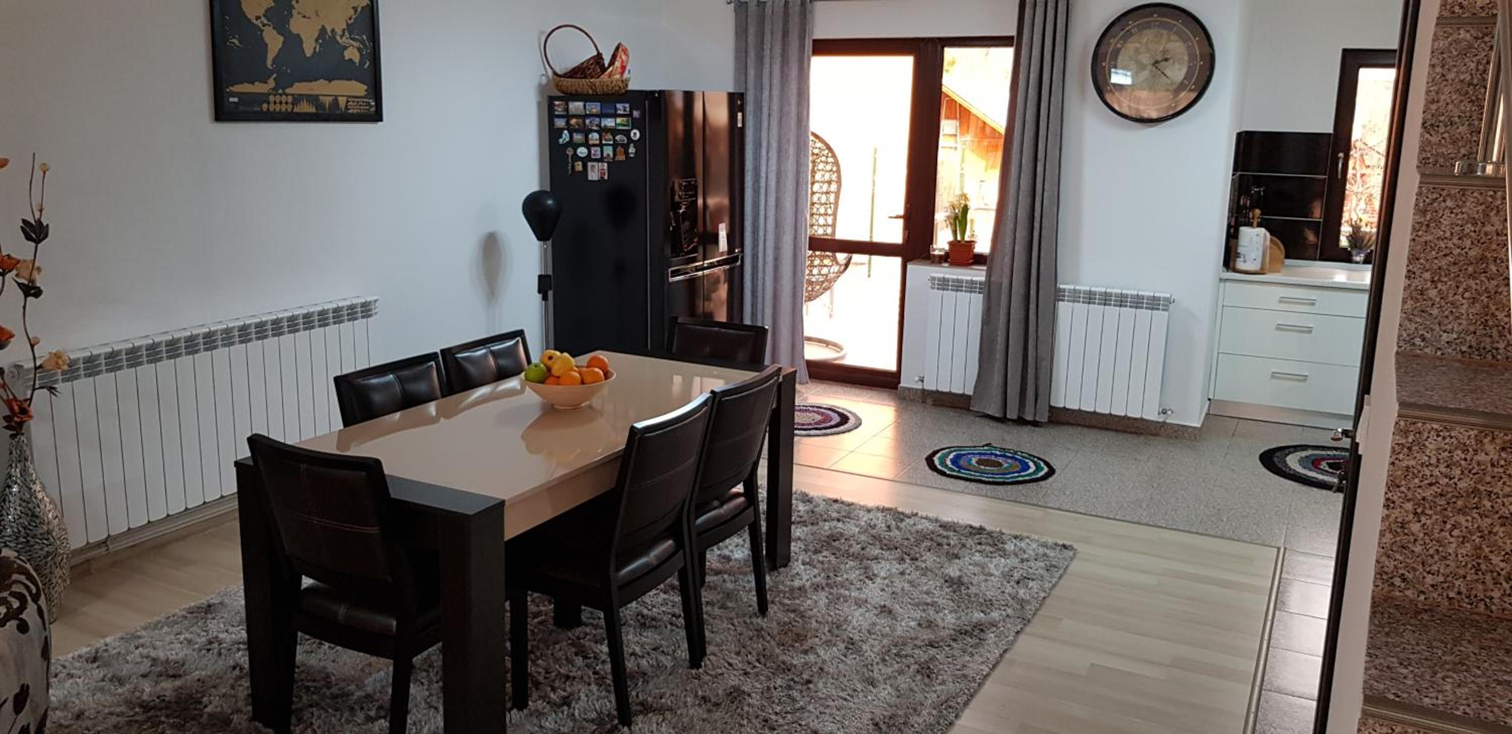 Five-Bedroom House photo 2
