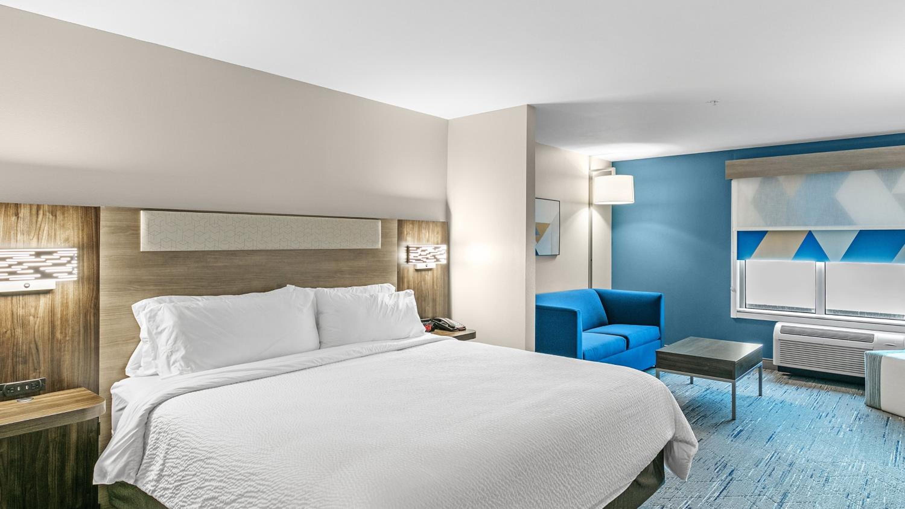 King Suite with Sofa Bed - Photo 2