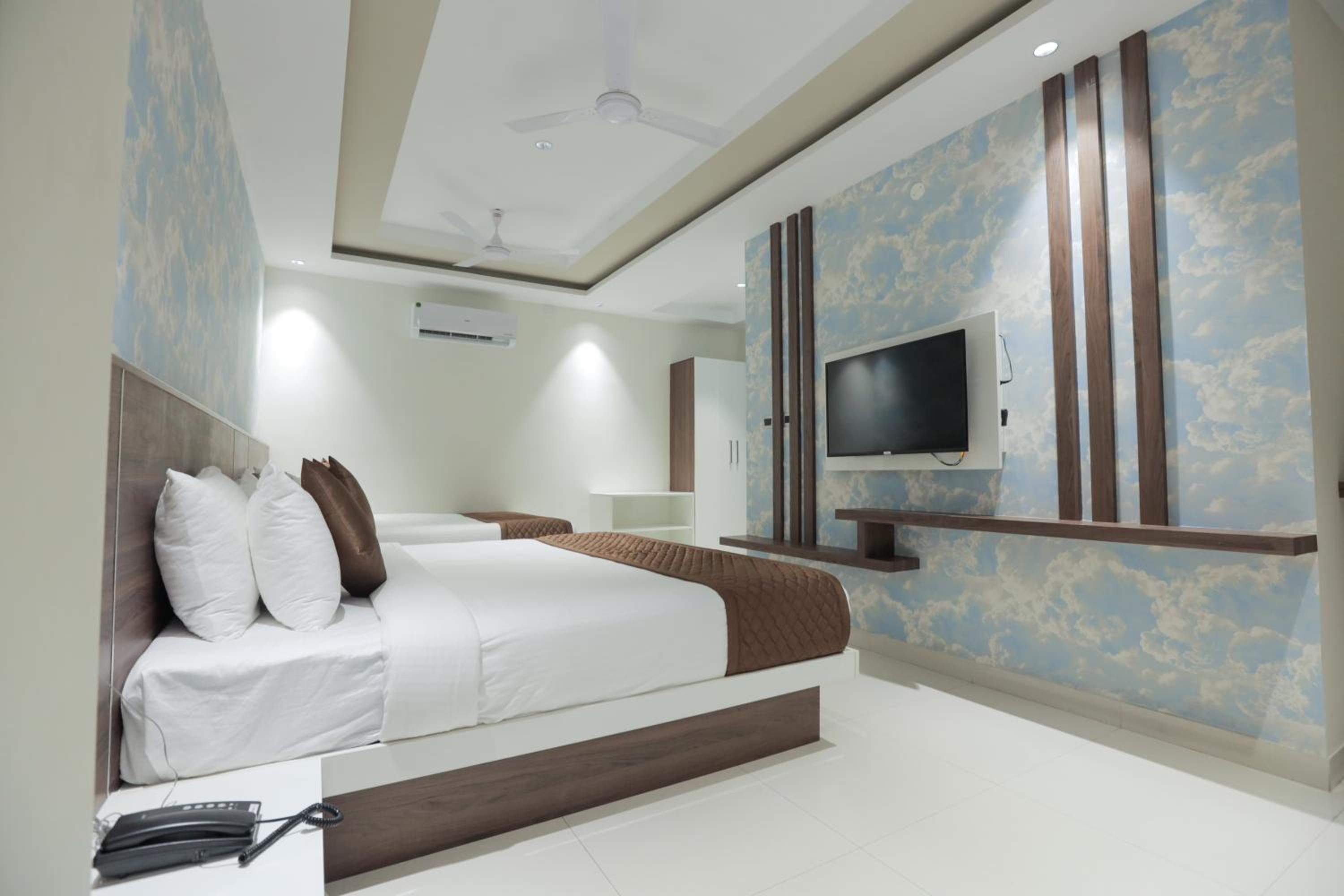 Deluxe Family Room - Photo 8