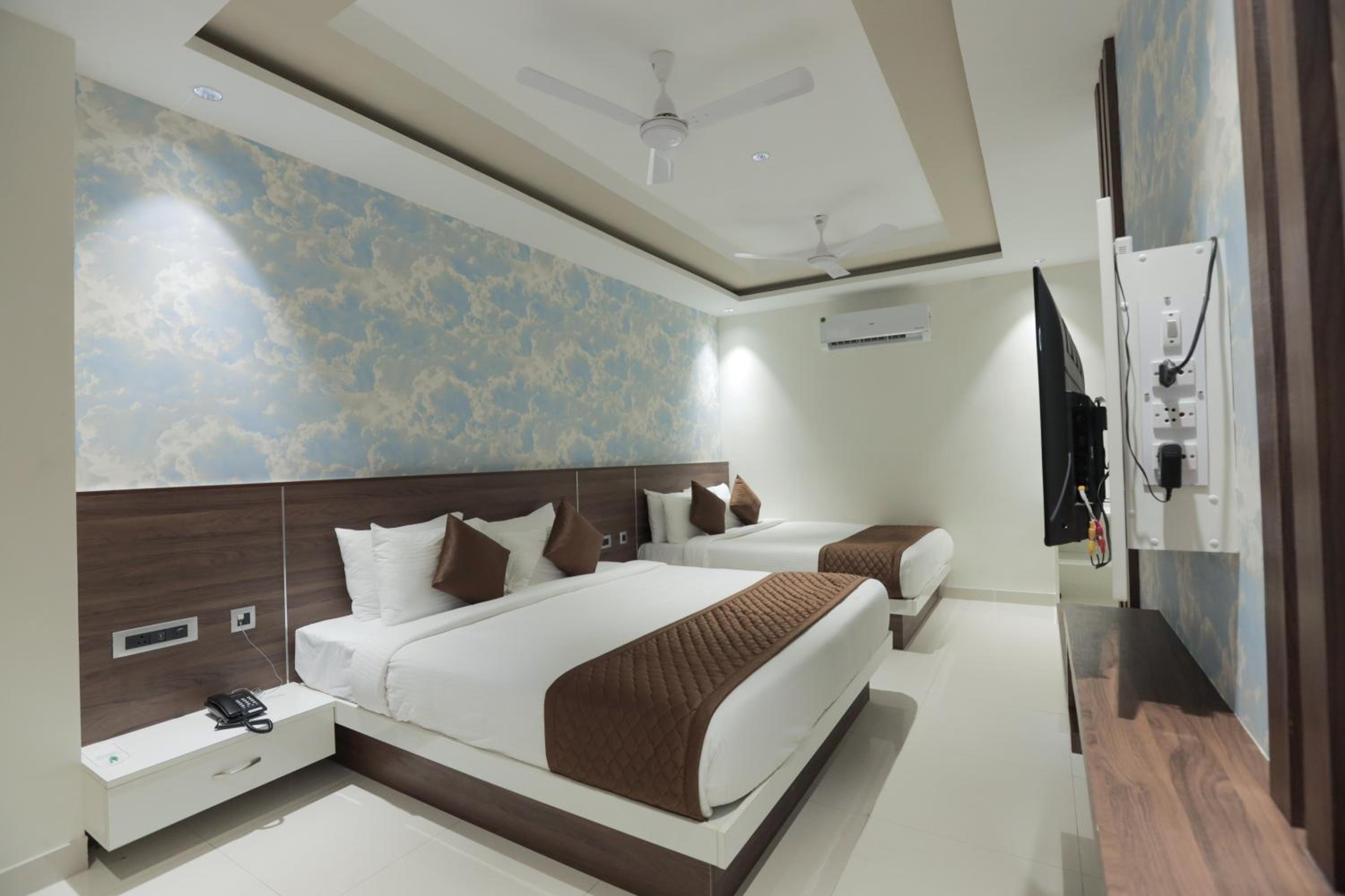 Deluxe Family Room - Photo 7