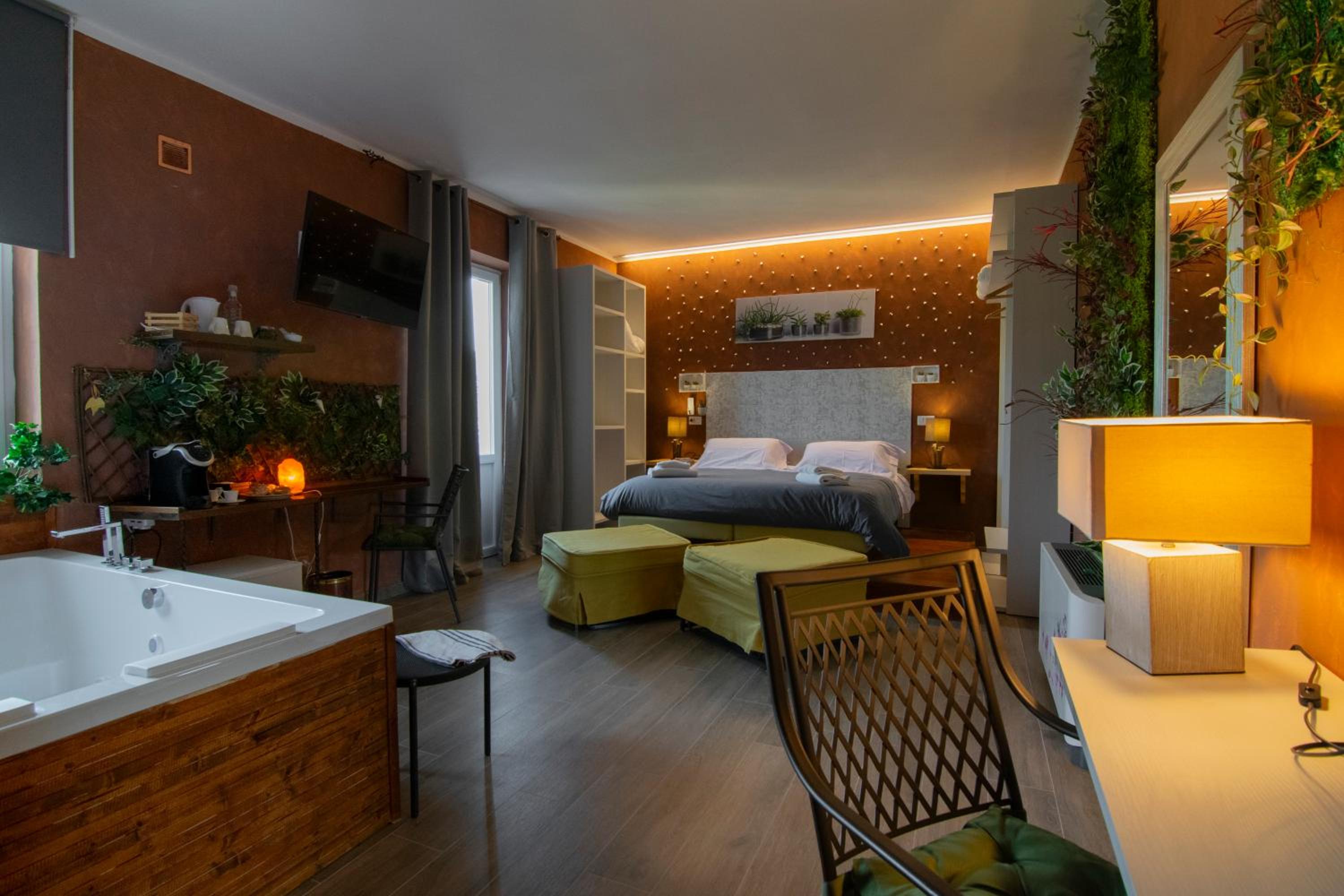 Deluxe Suite with Spa Bath photo 1