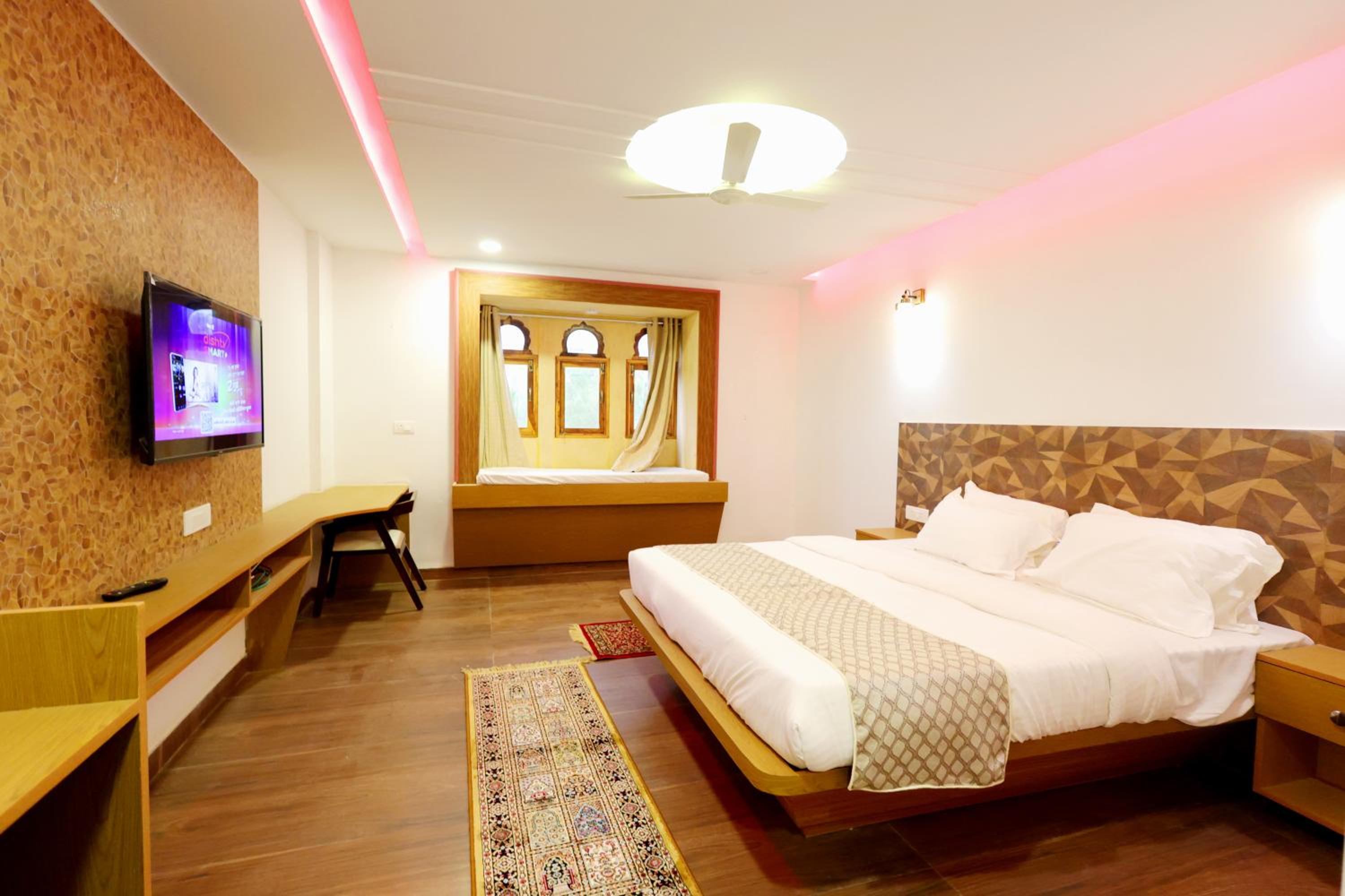 Deluxe Room - Photo 2