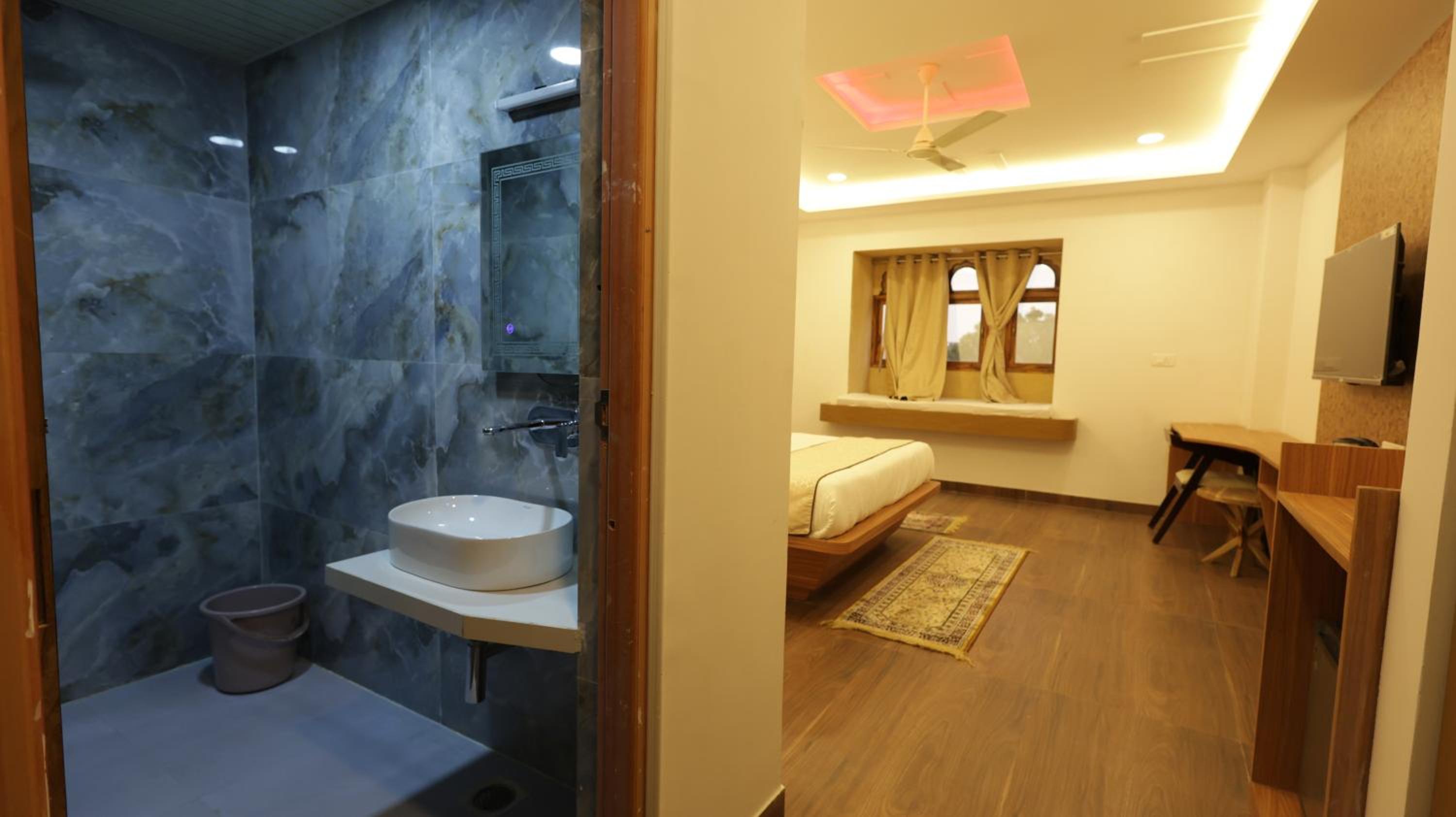 Deluxe Room - Photo 6