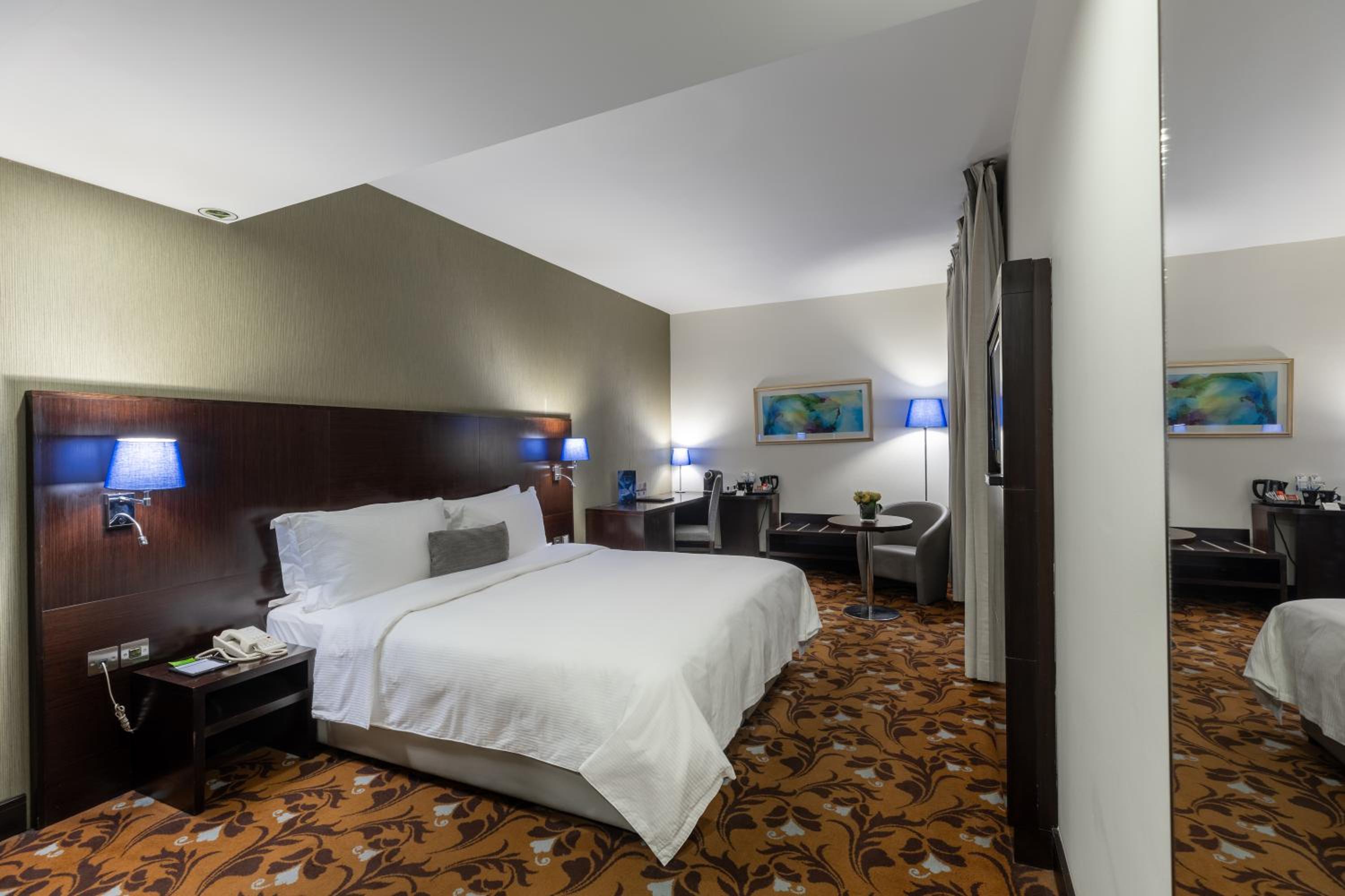 One Bedroom Duplex Suite River View with Balcony photo 1