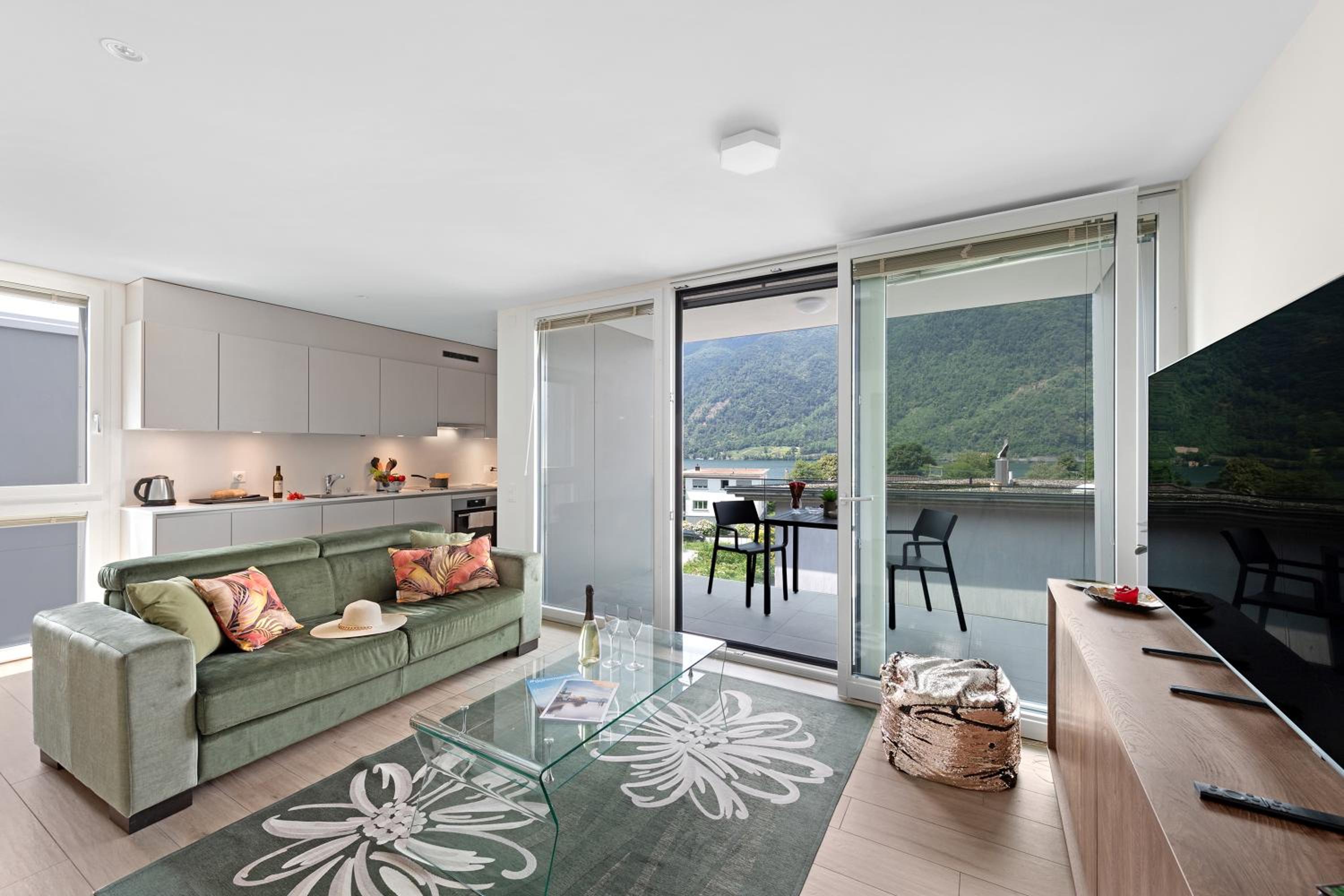 Apartment With Lake View photo 2