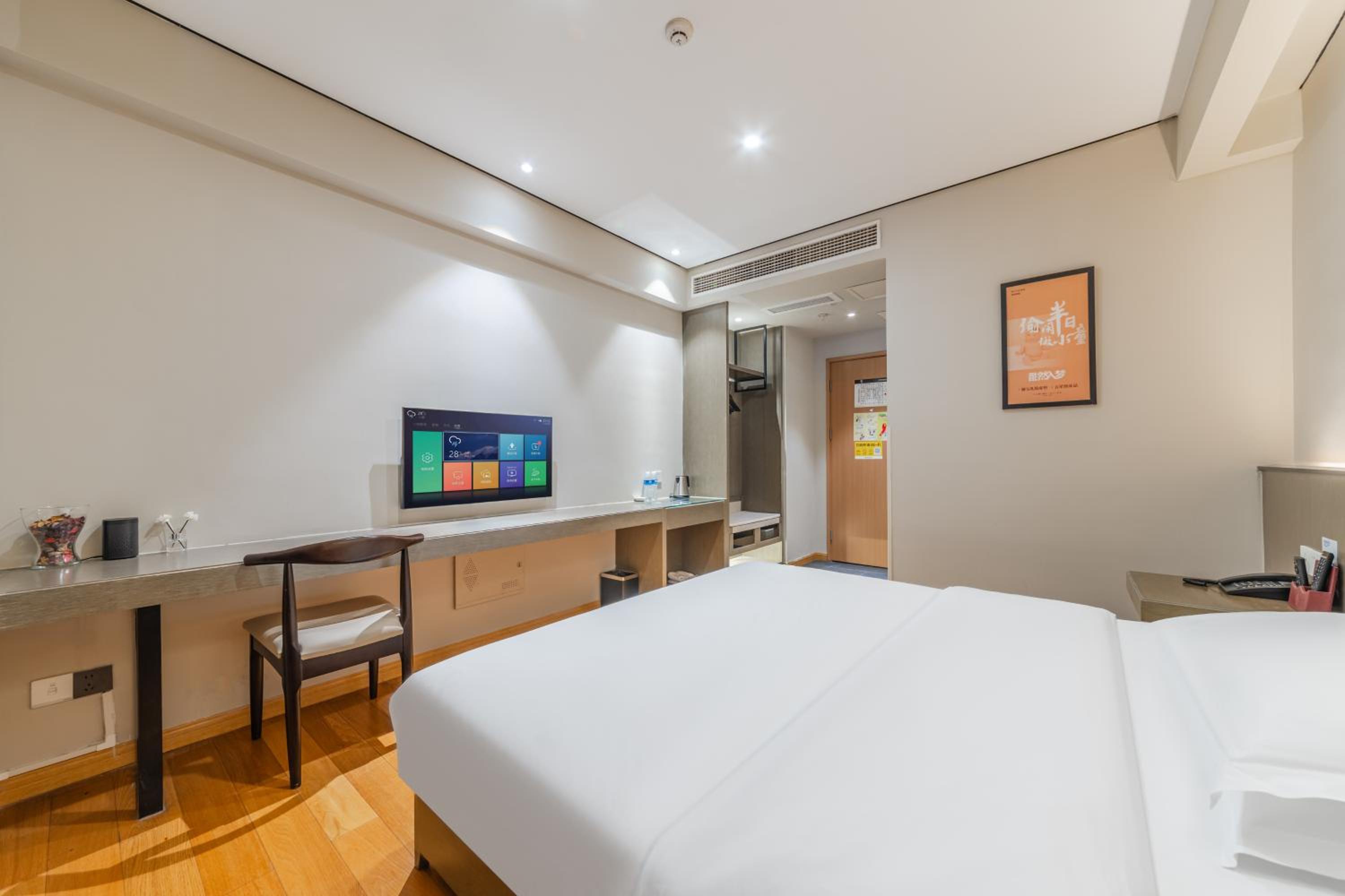 Deluxe Queen Room