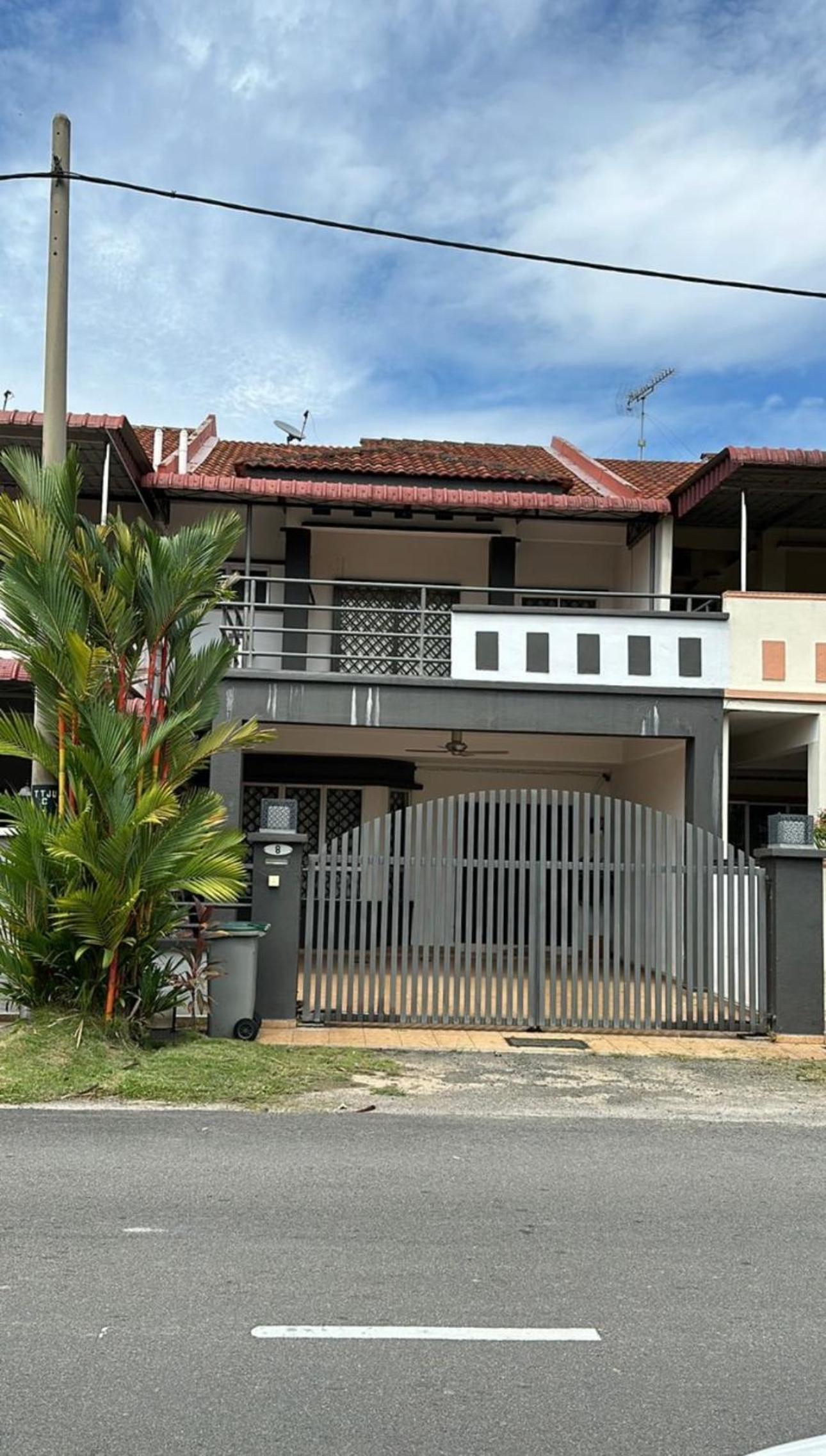 One-Bedroom House photo 1