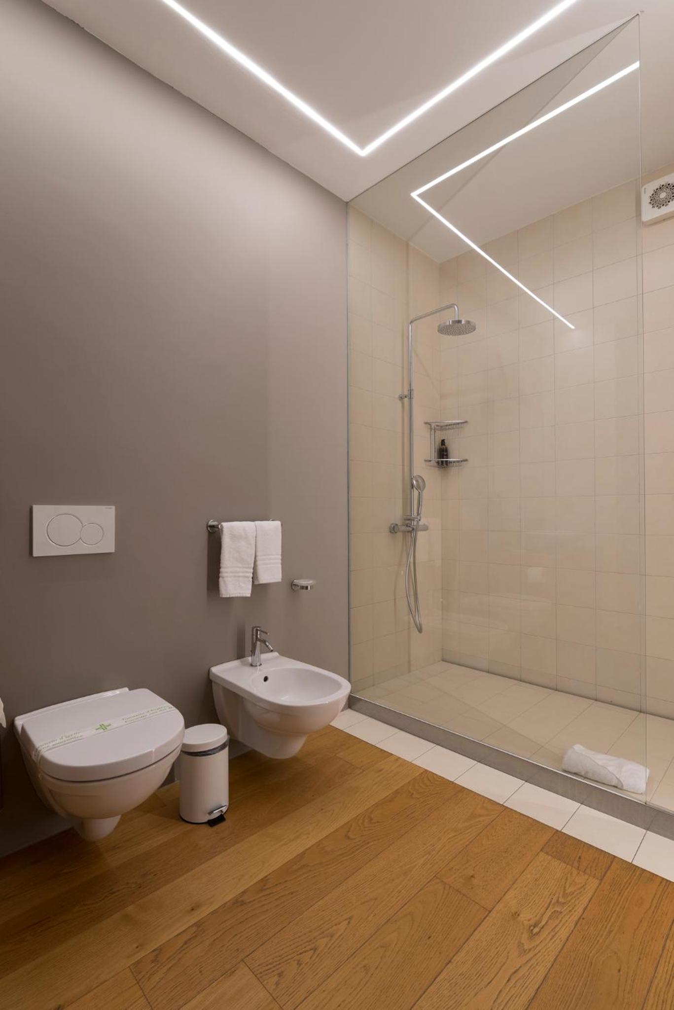 Double Room with Spa Bath photo 2