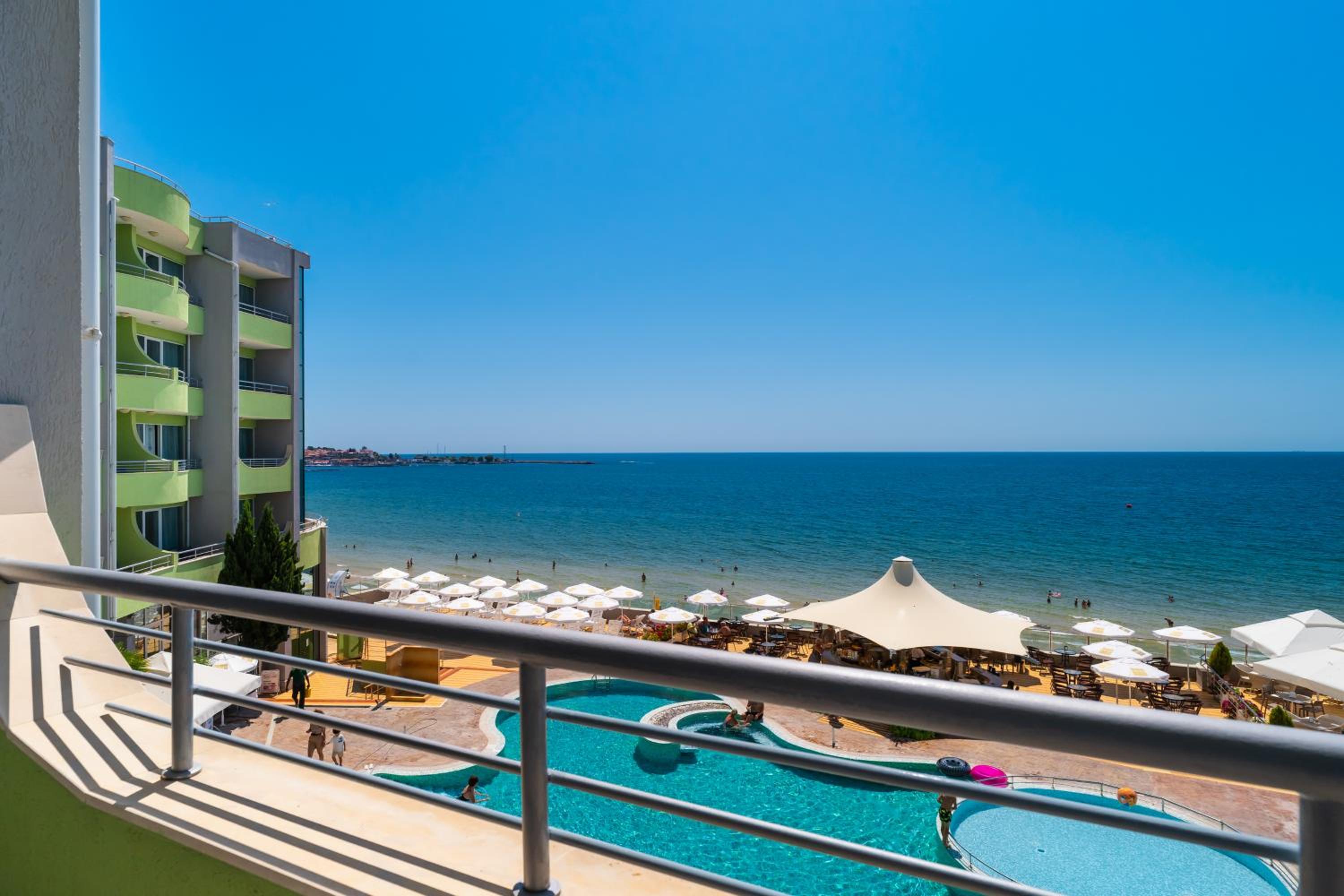 Double or Twin Room with Balcony - Free Beach Access - Photo 6