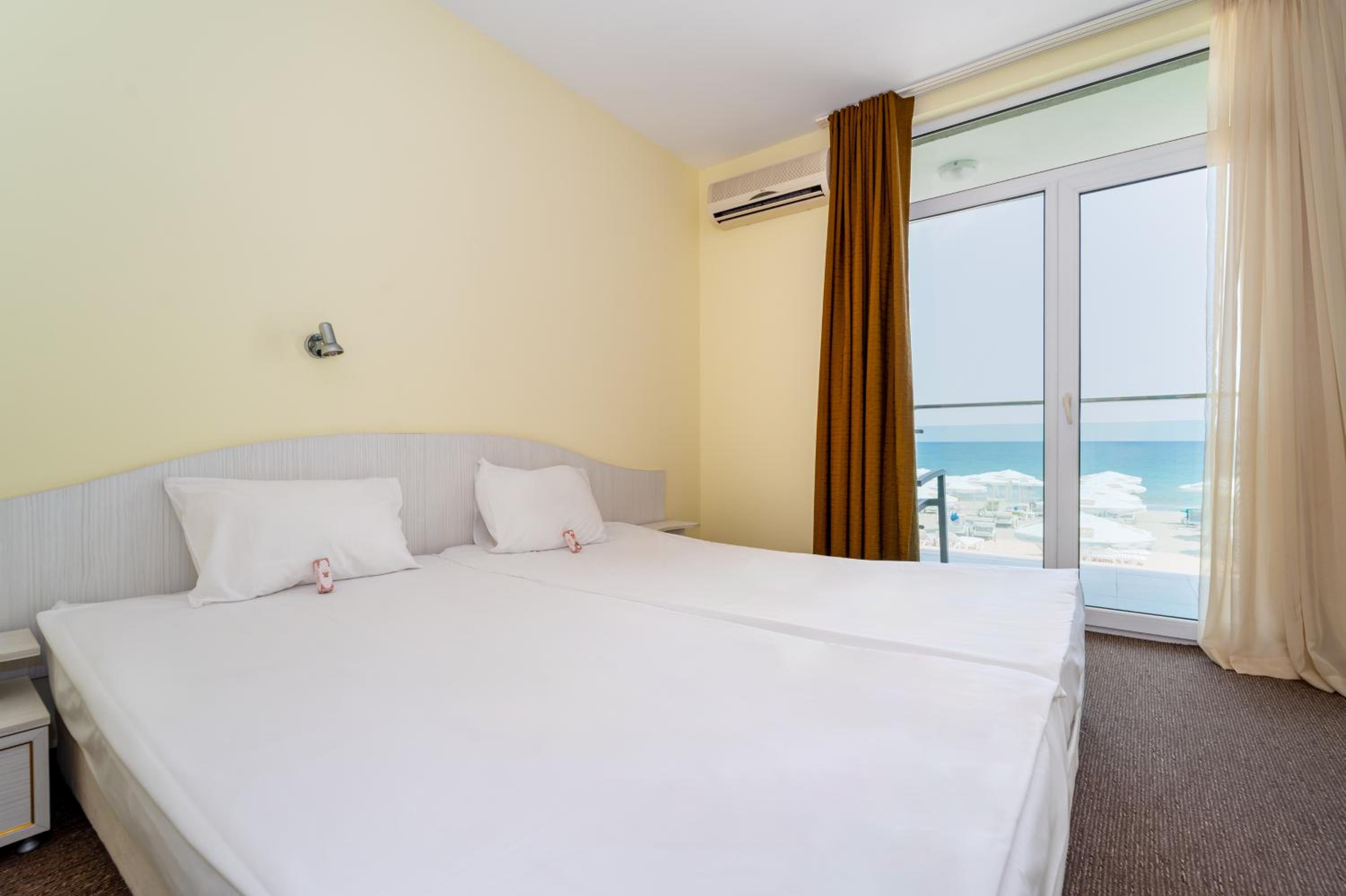 Double Room – Free Beach Access - Photo 1