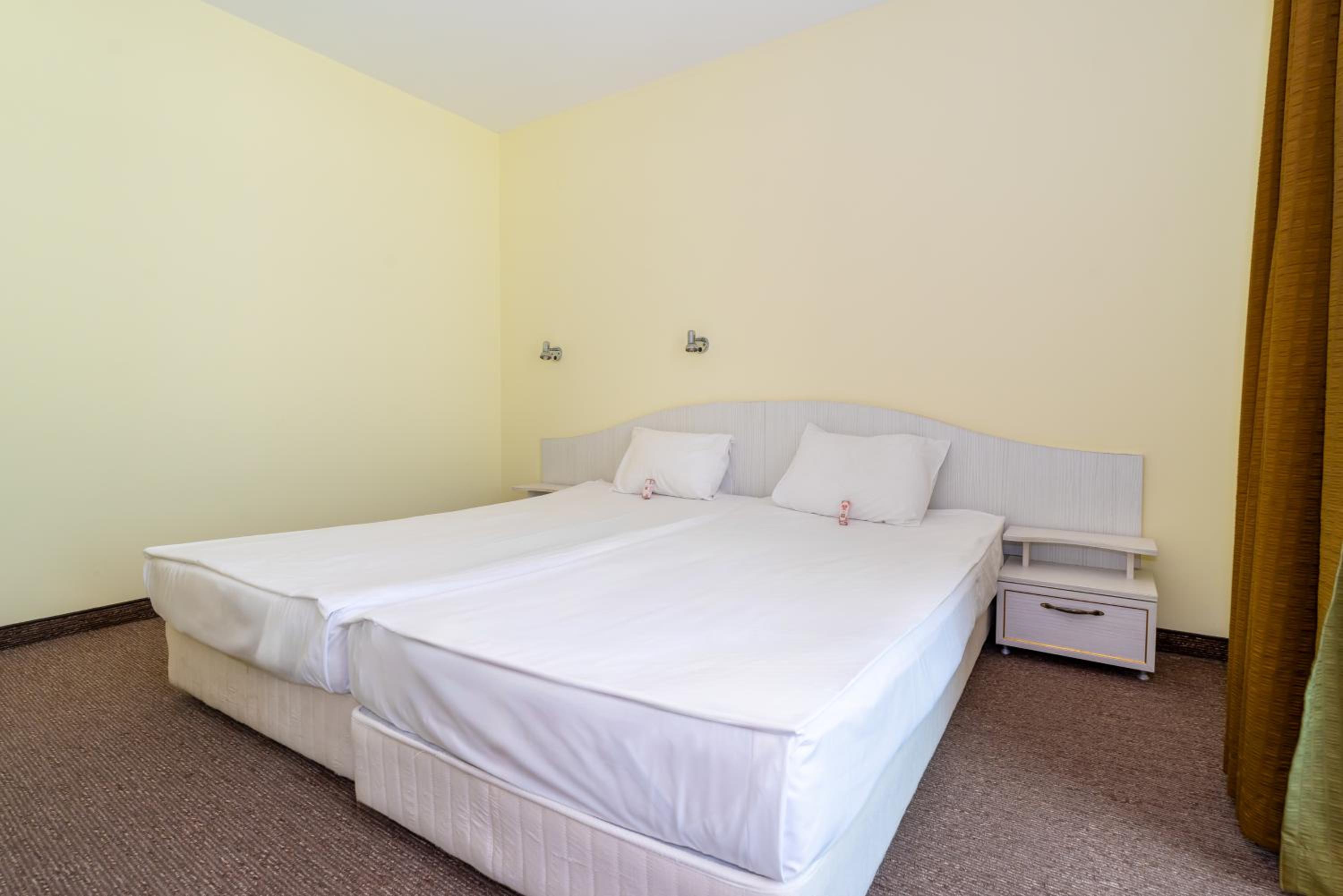 Double Room – Free Beach Access - Photo 3
