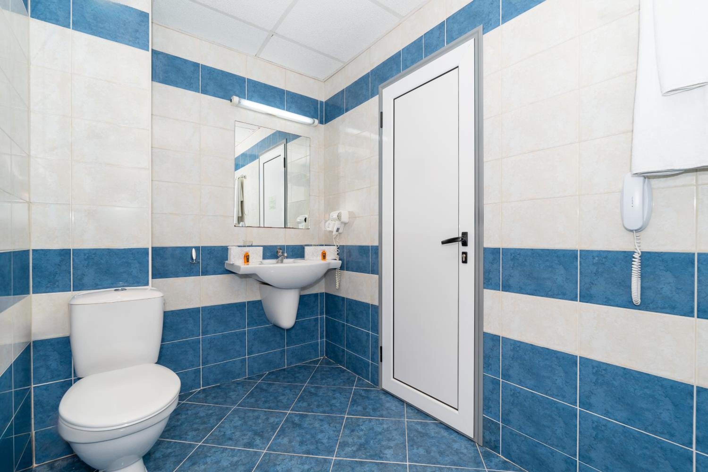 Double Room – Free Beach Access - Photo 2