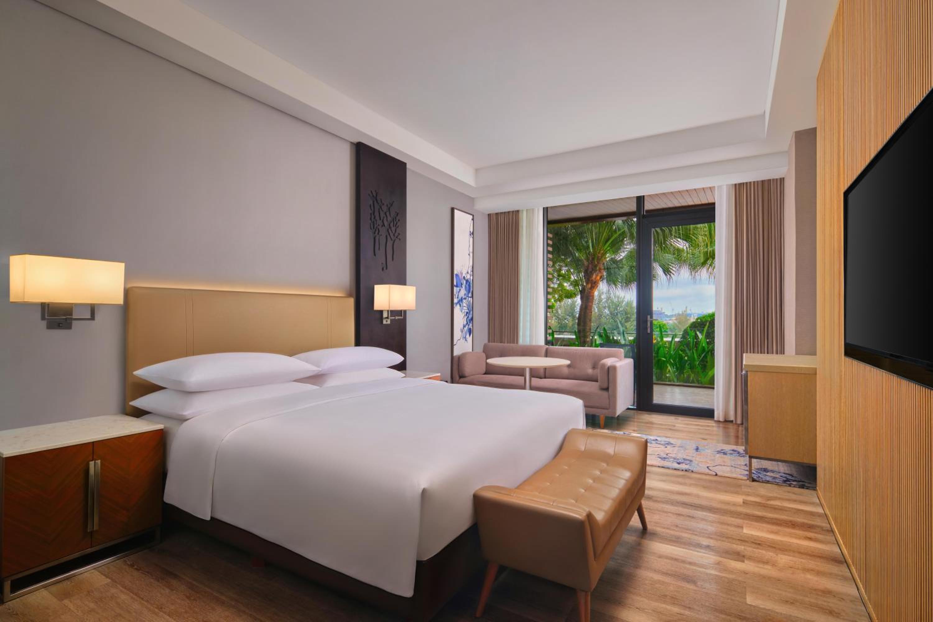 King Room with Balcony - Photo 1