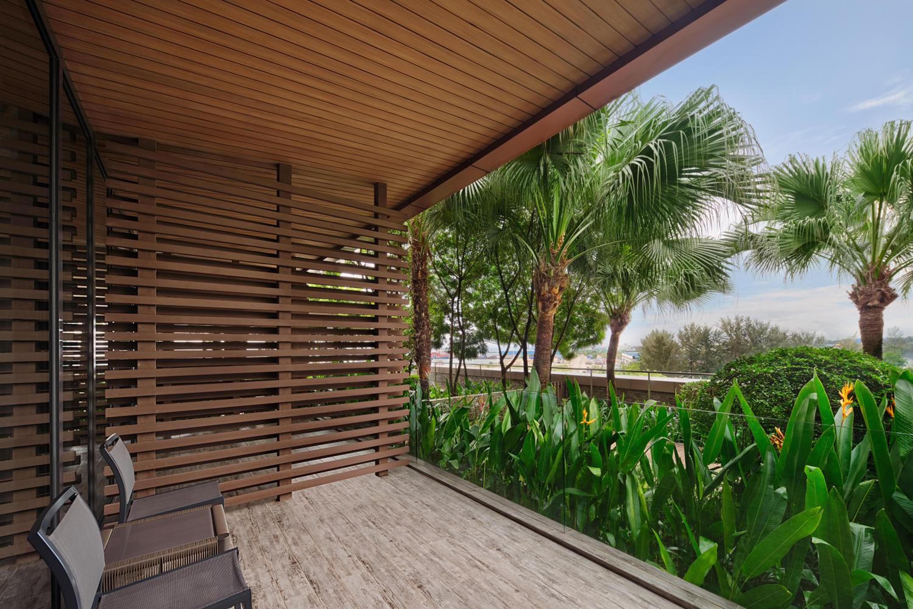 King Room with Balcony - Photo 2