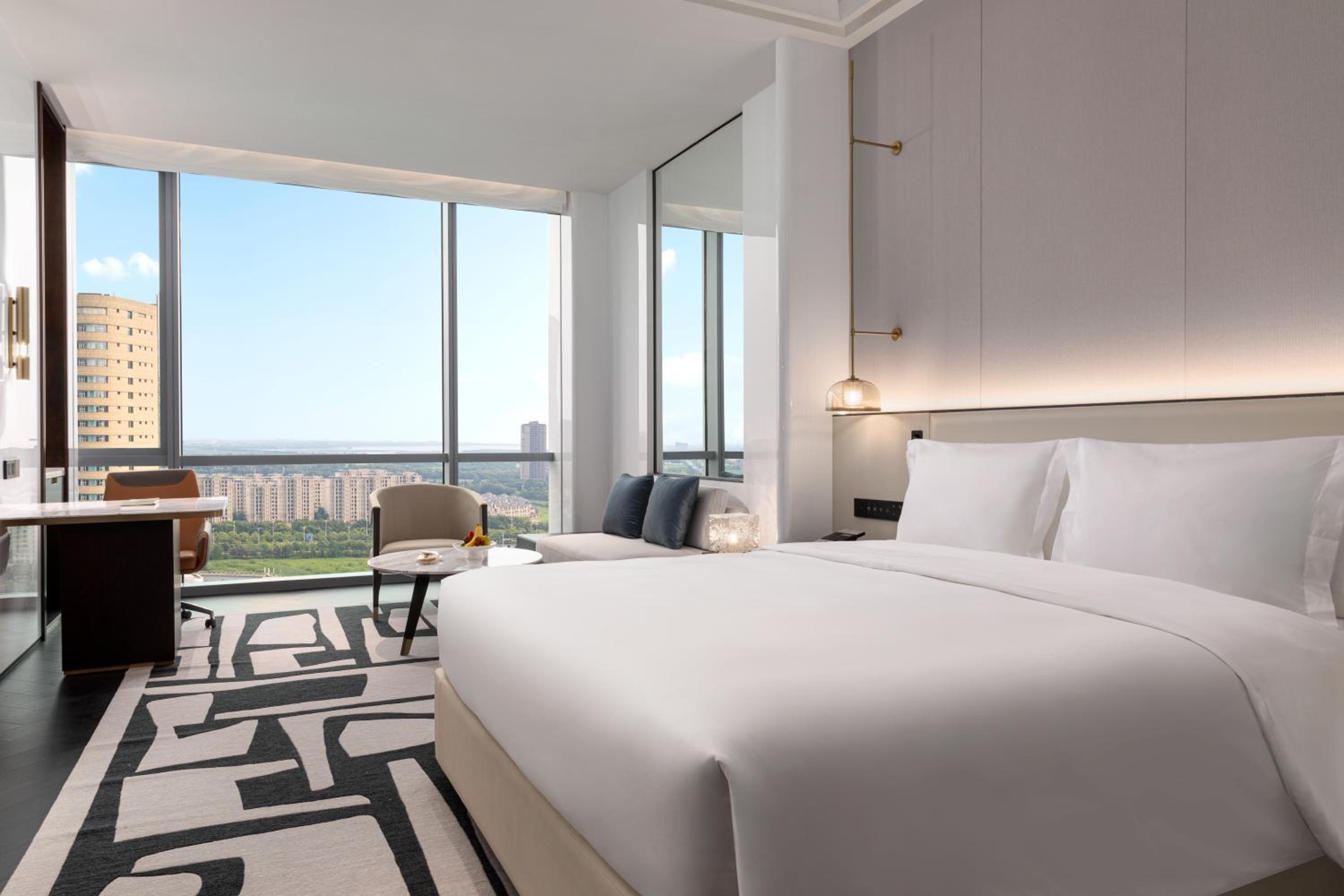 Standard King Room with City View