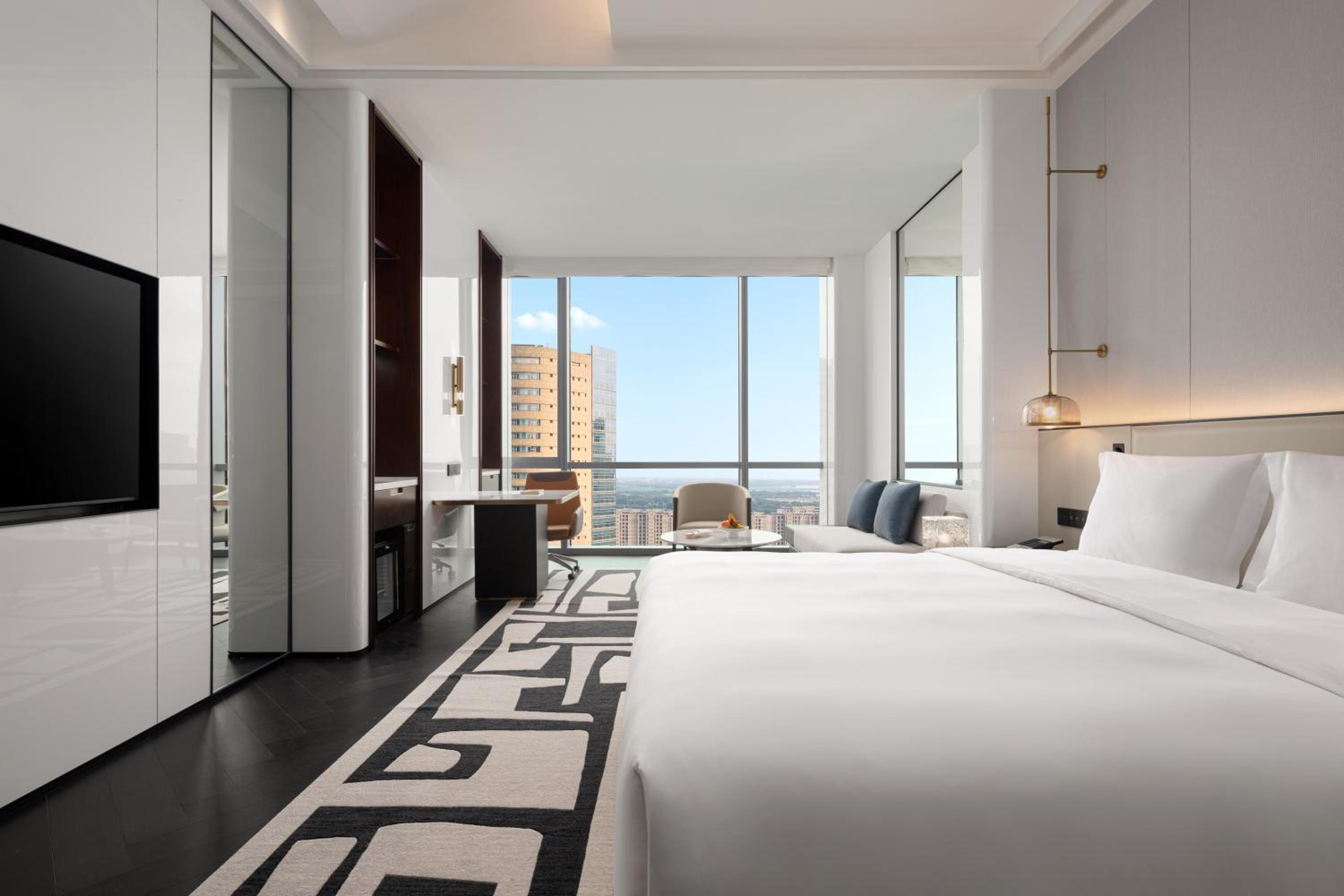 Standard King Room with City View