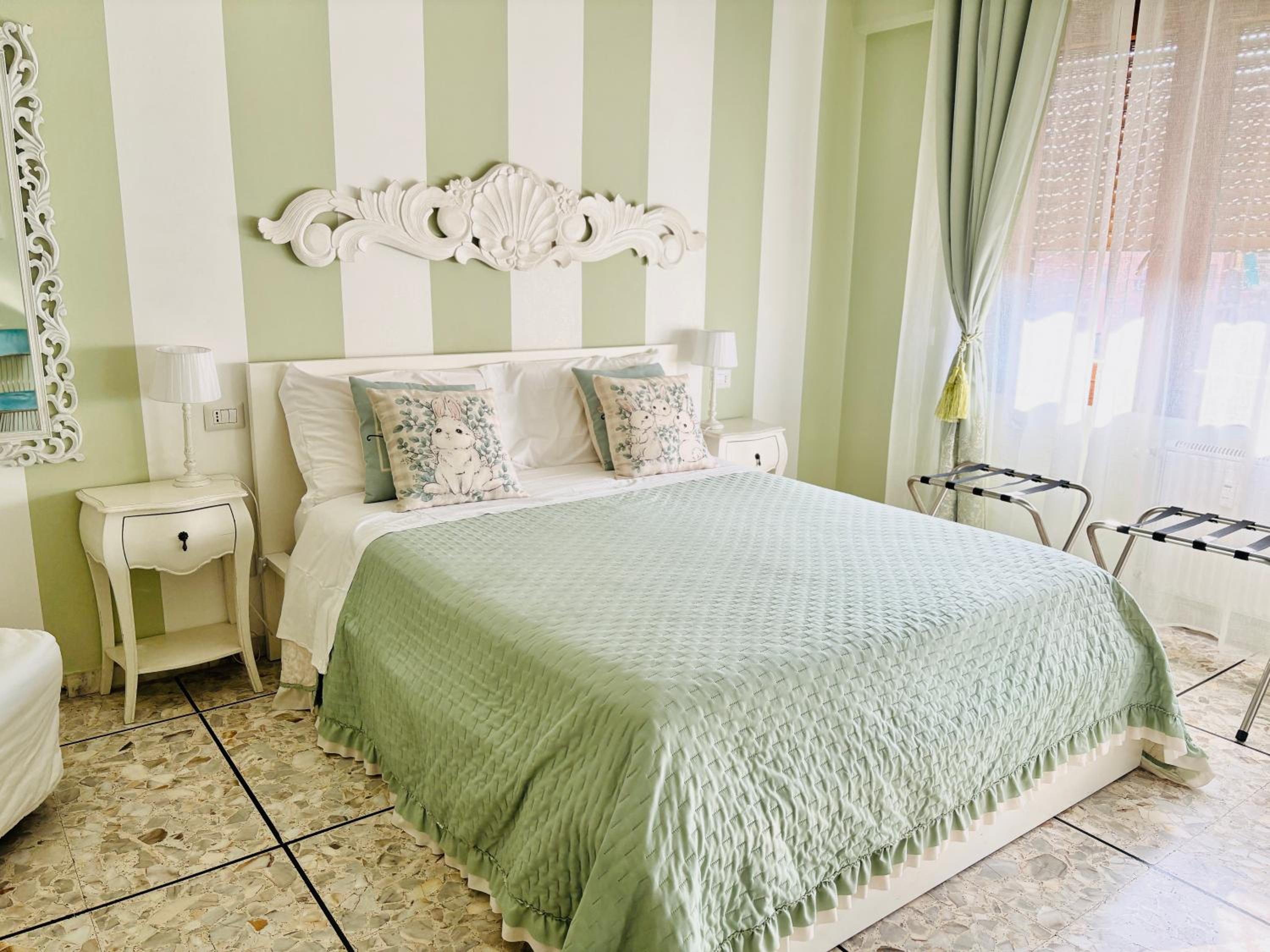 Double Room with Private External Bathroom photo 2