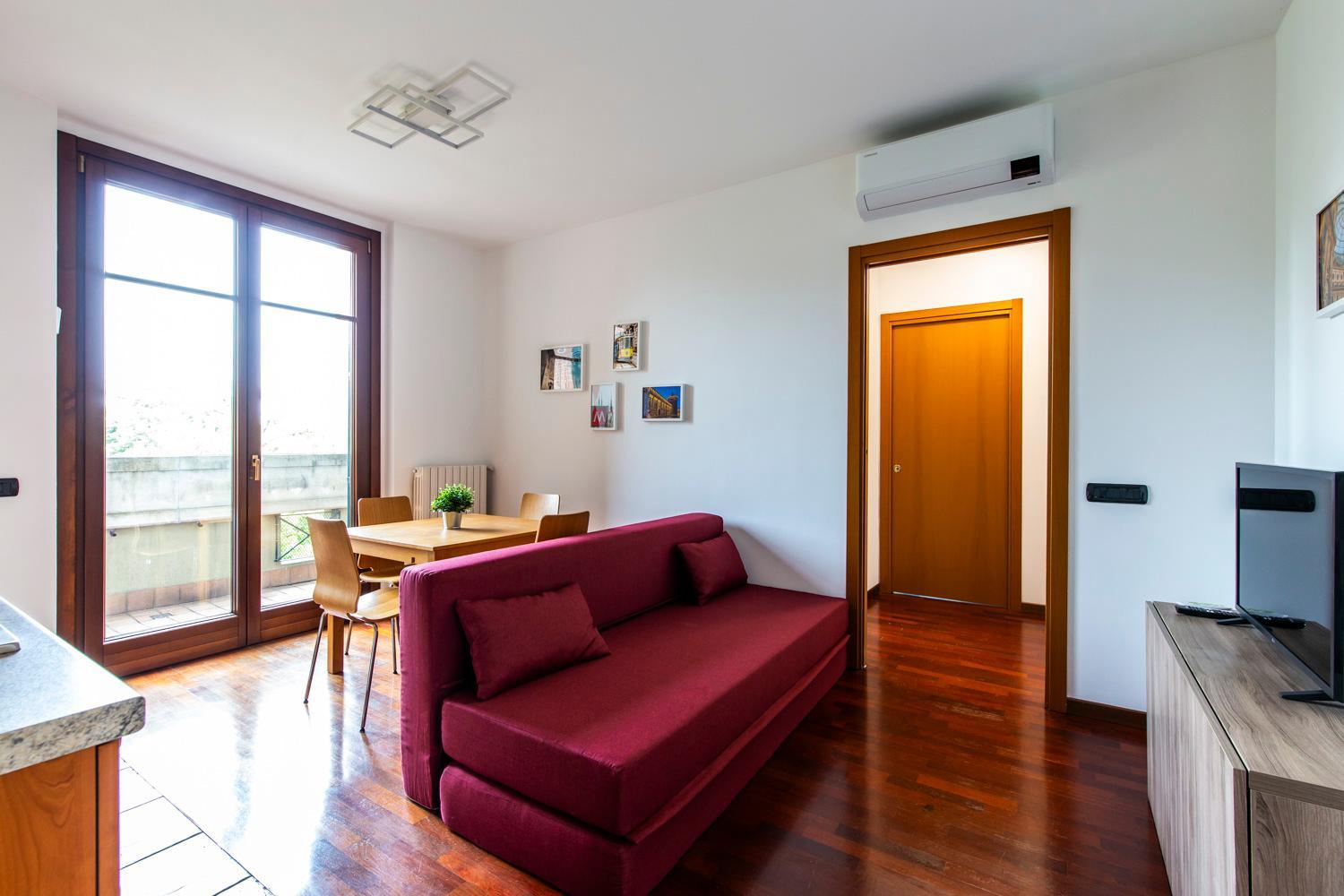 One-Bedroom Apartment photo 1