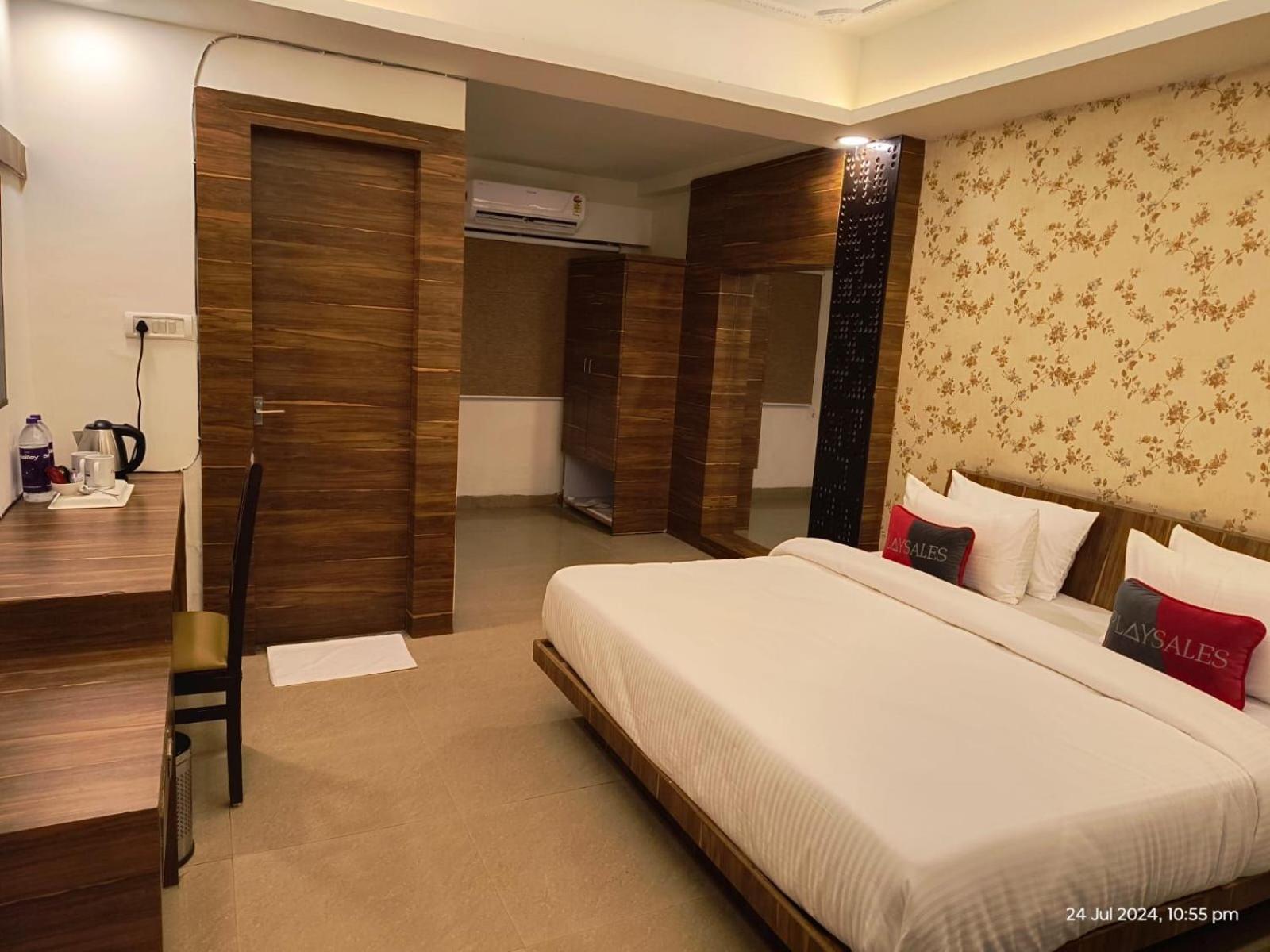 Deluxe Double Room photo 3