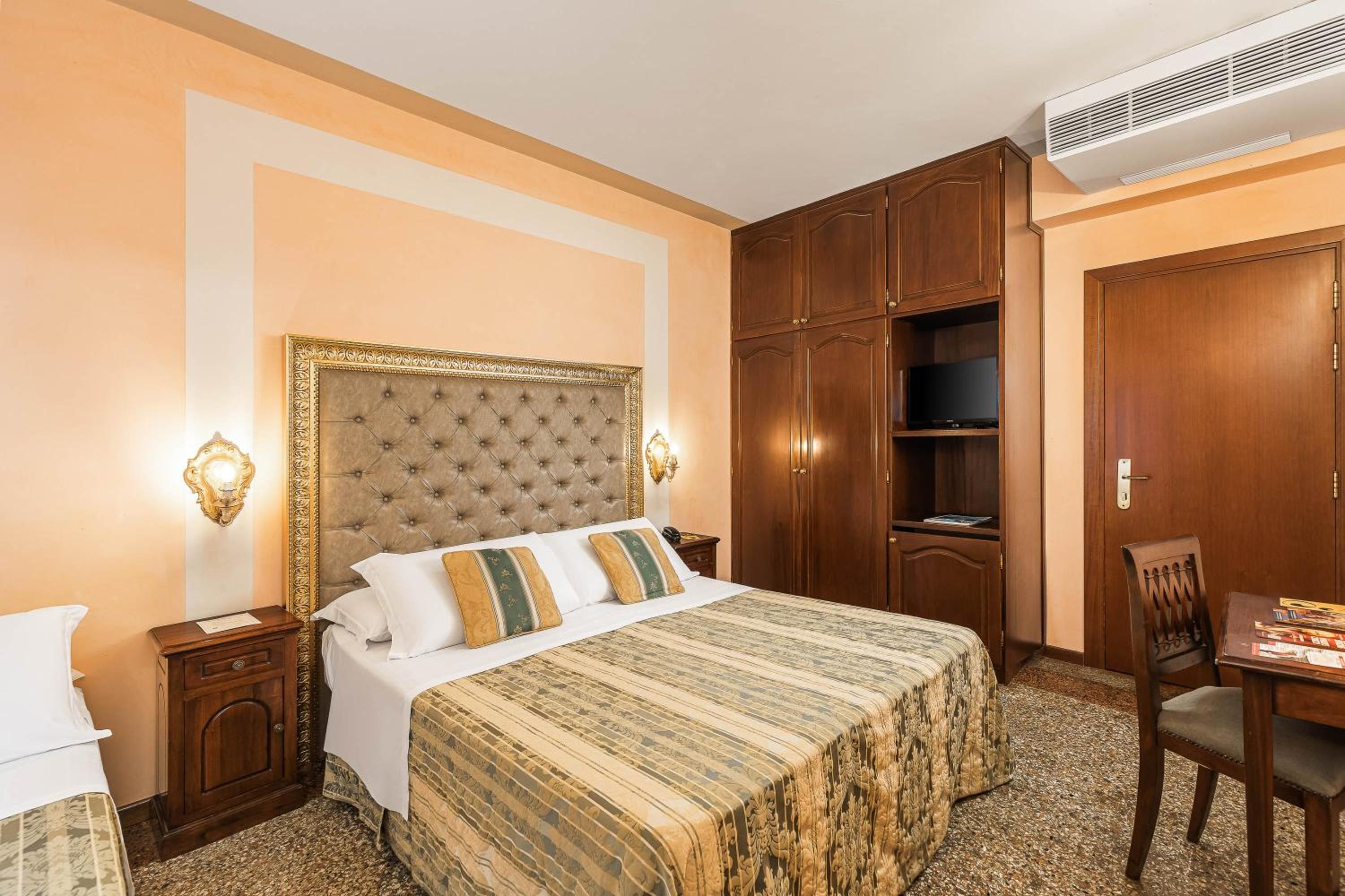Superior Triple Room photo 3