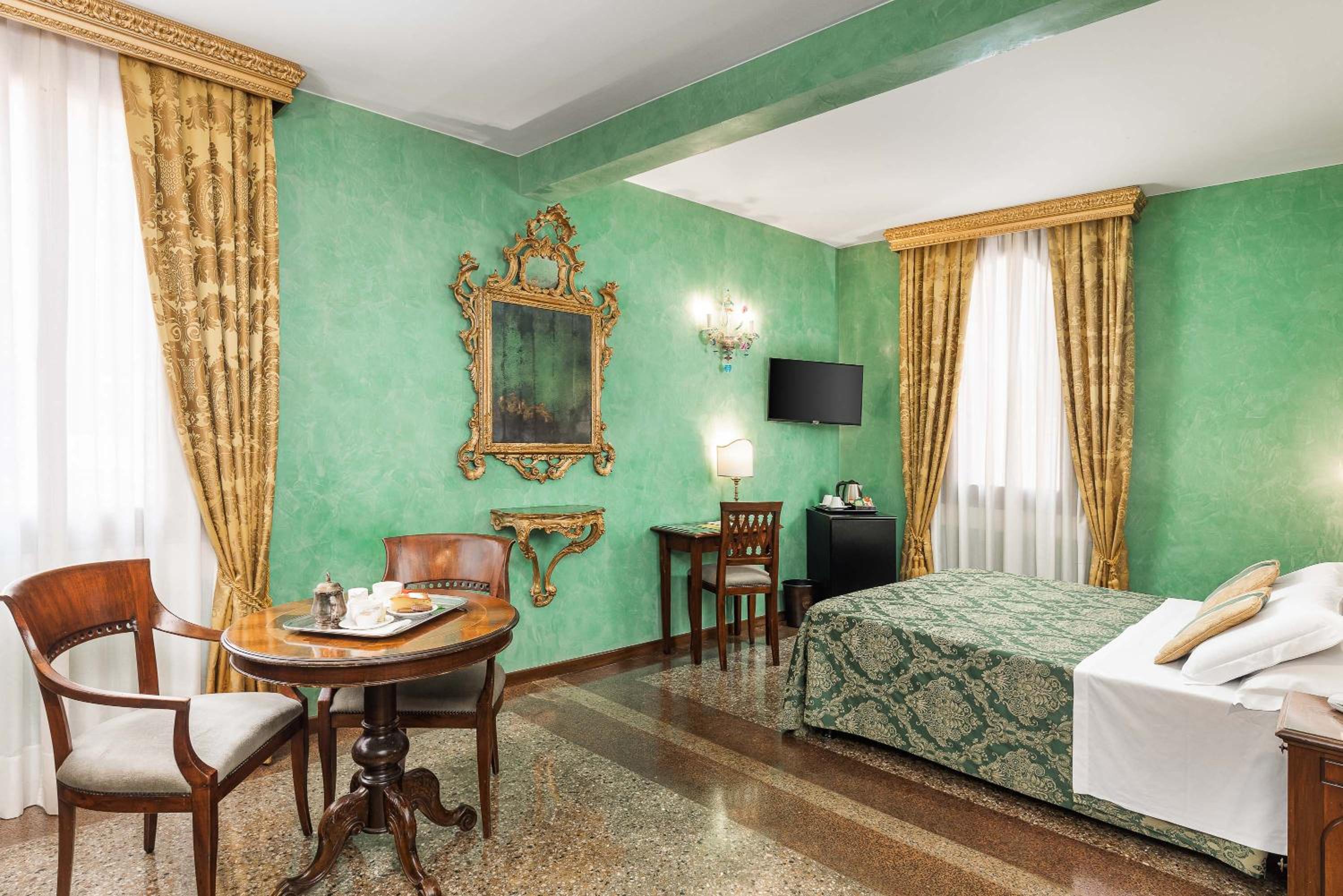 Deluxe Quadruple Room photo 2