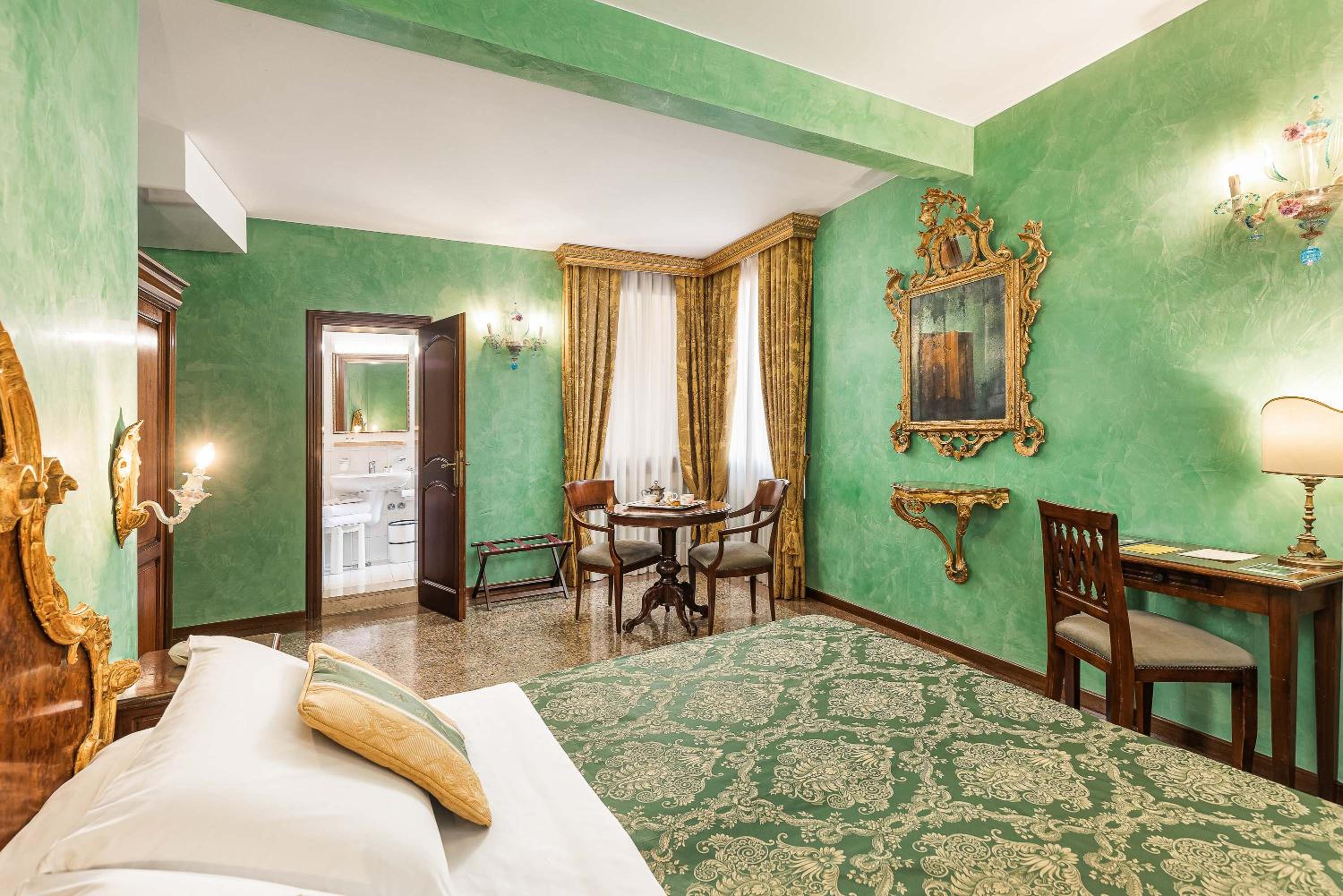 Deluxe Quadruple Room photo 3