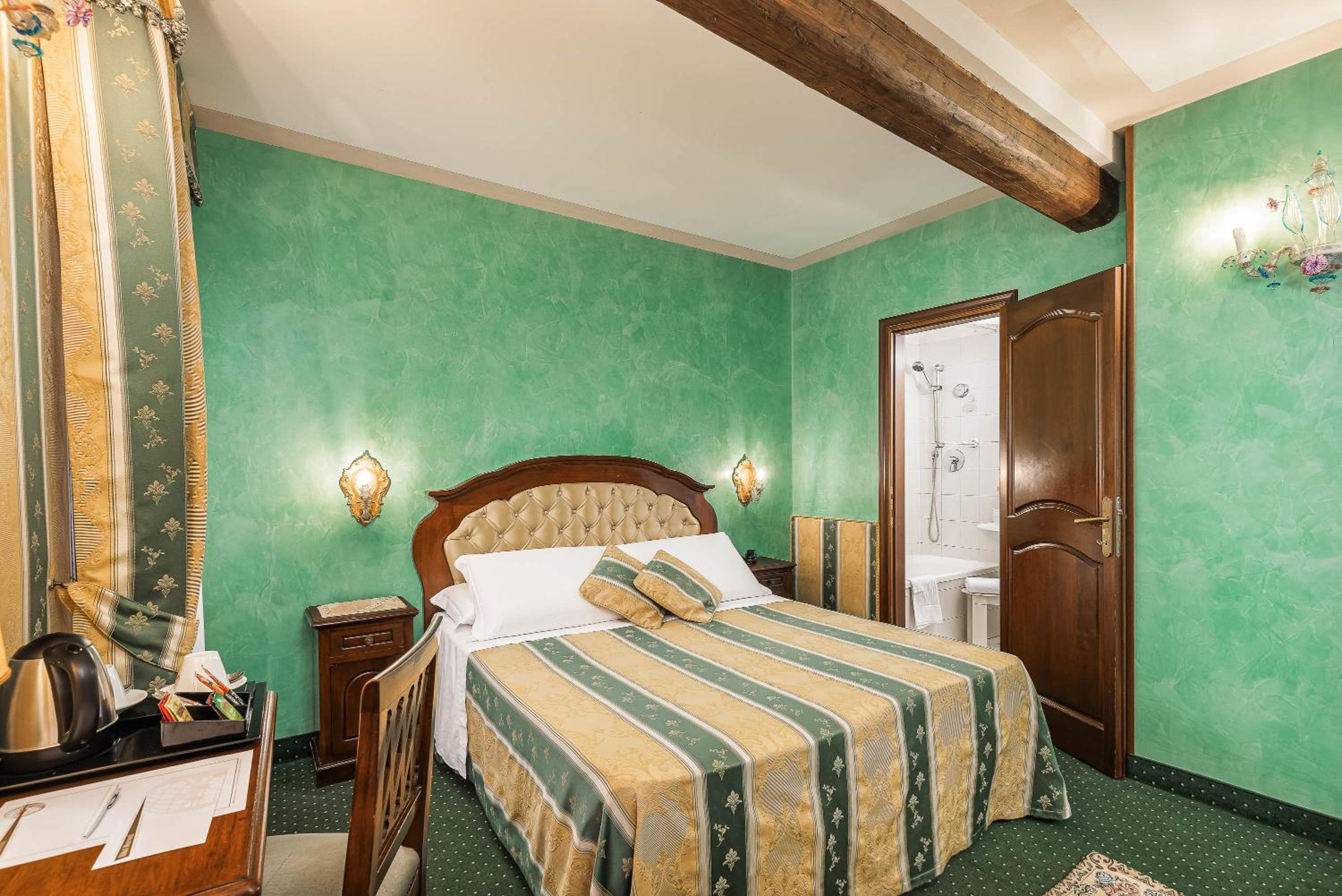 Superior Double or Twin Room photo 3