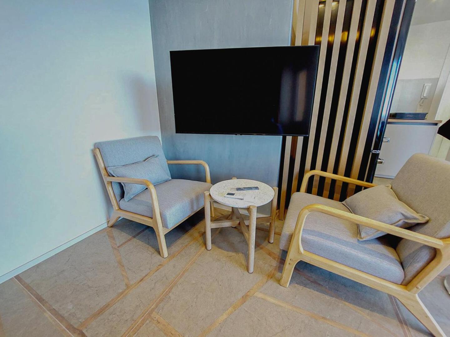 Studio Apartment photo 2