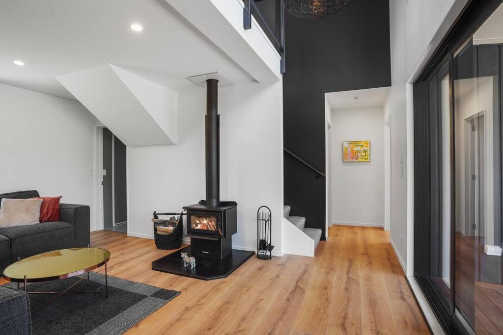 Three-Bedroom House photo 2